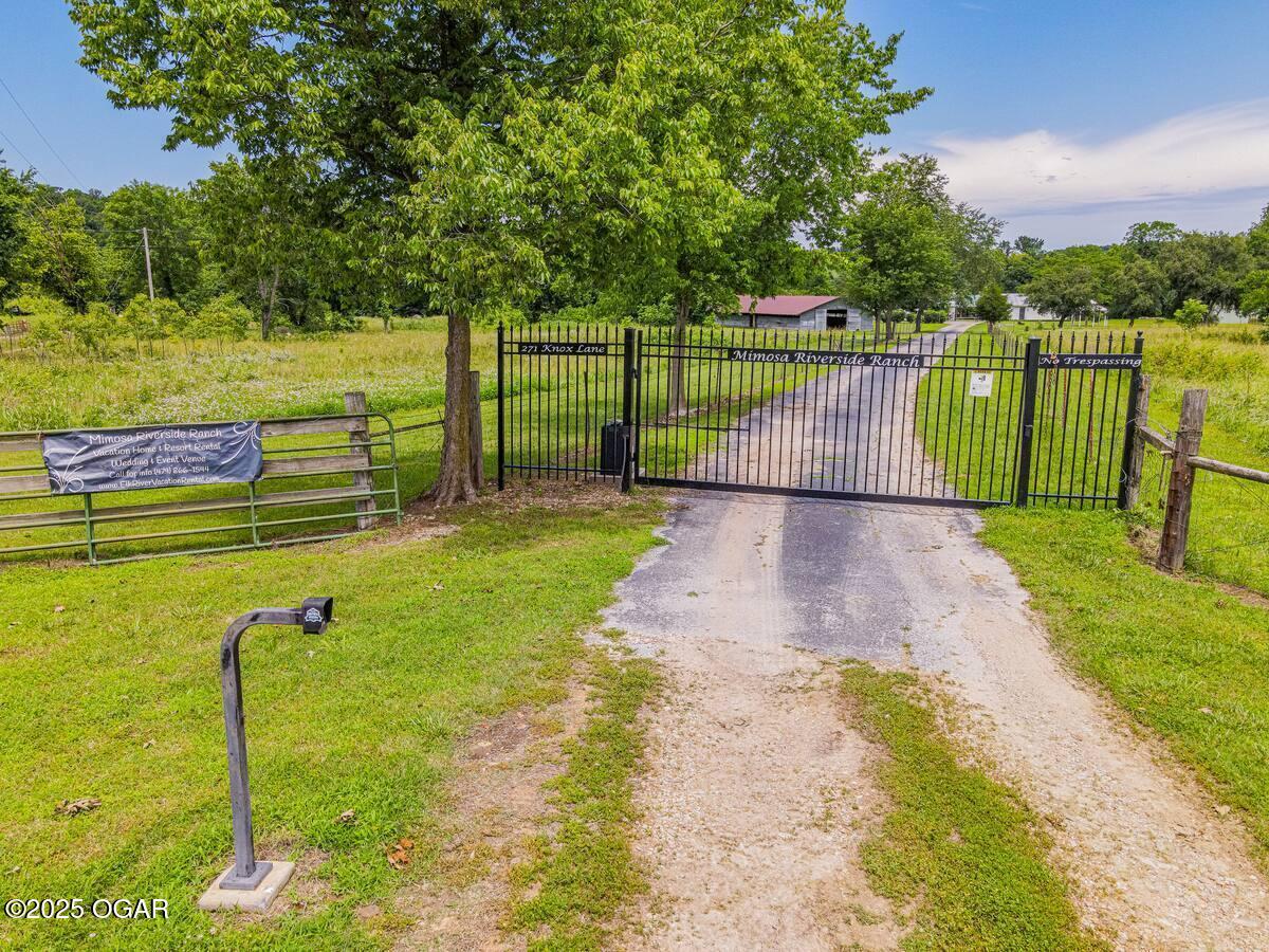 267/271 Knox Lane 19+/- Acres