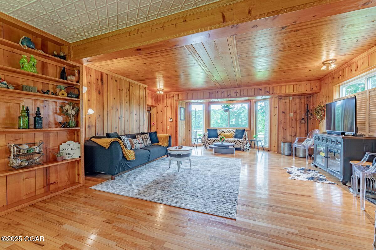 267/271 Knox Lane 19+/- Acres