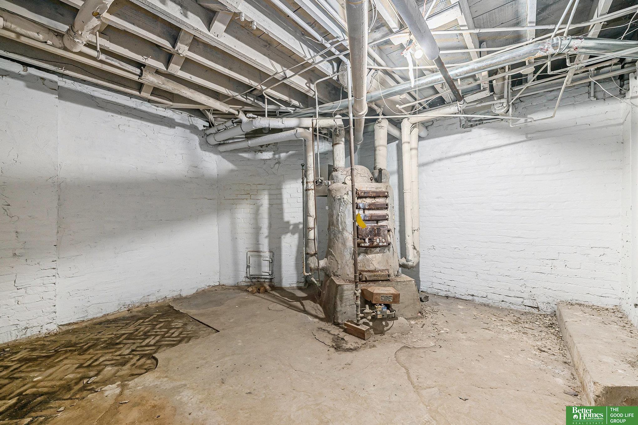 2501 Poppleton Avenue, Omaha