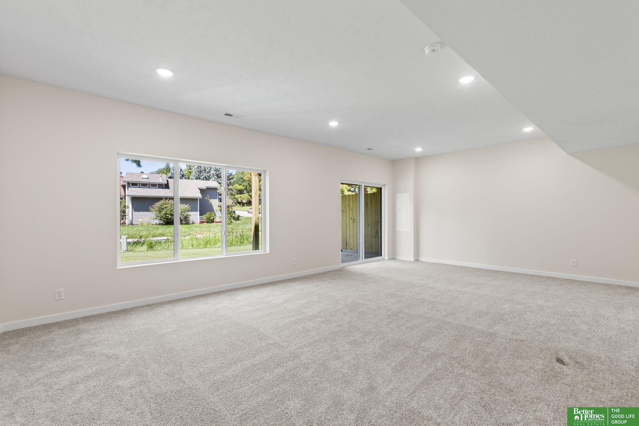 7162 N 79th Court