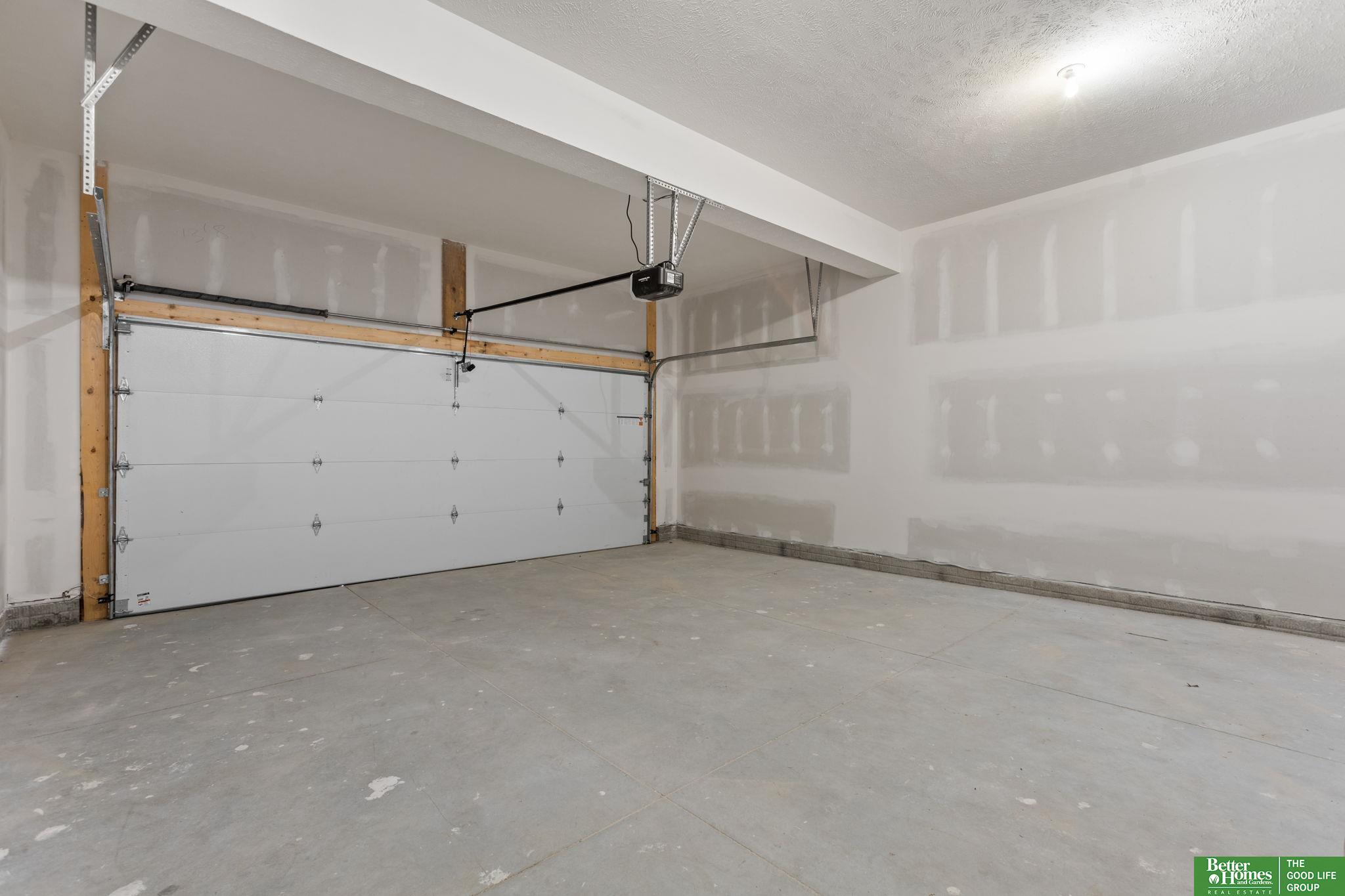 7162 N 79th Court
