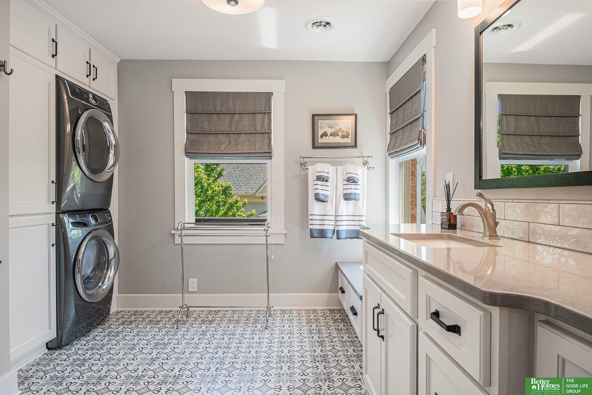 1020 E Valley Street