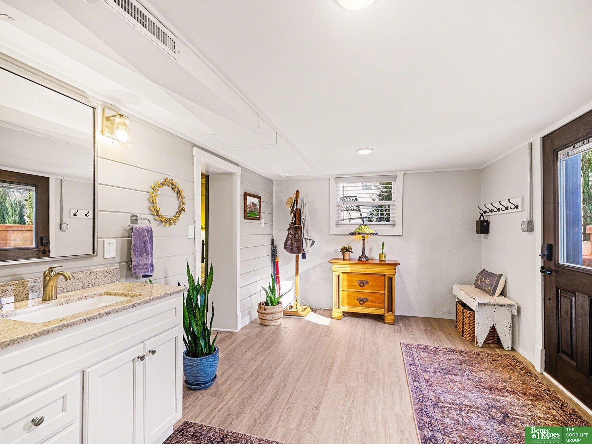 1020 E Valley Street