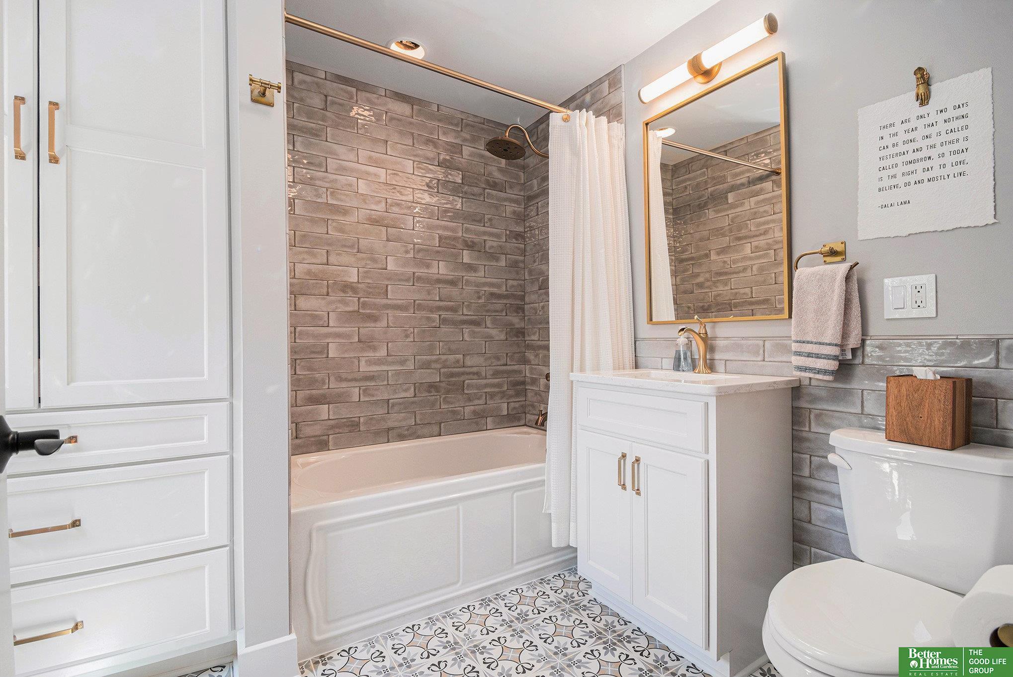 1020 E Valley Street