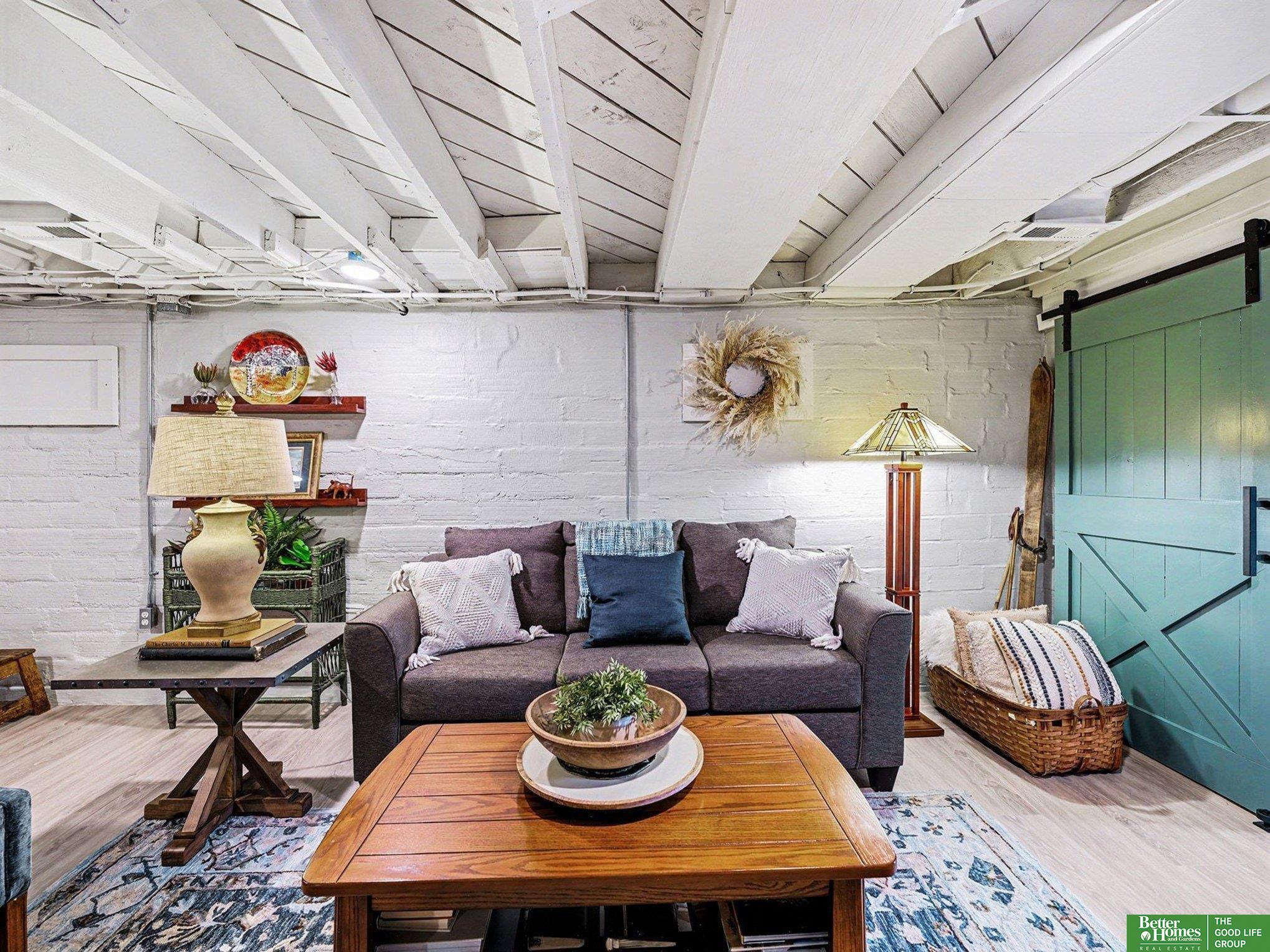 1020 E Valley Street