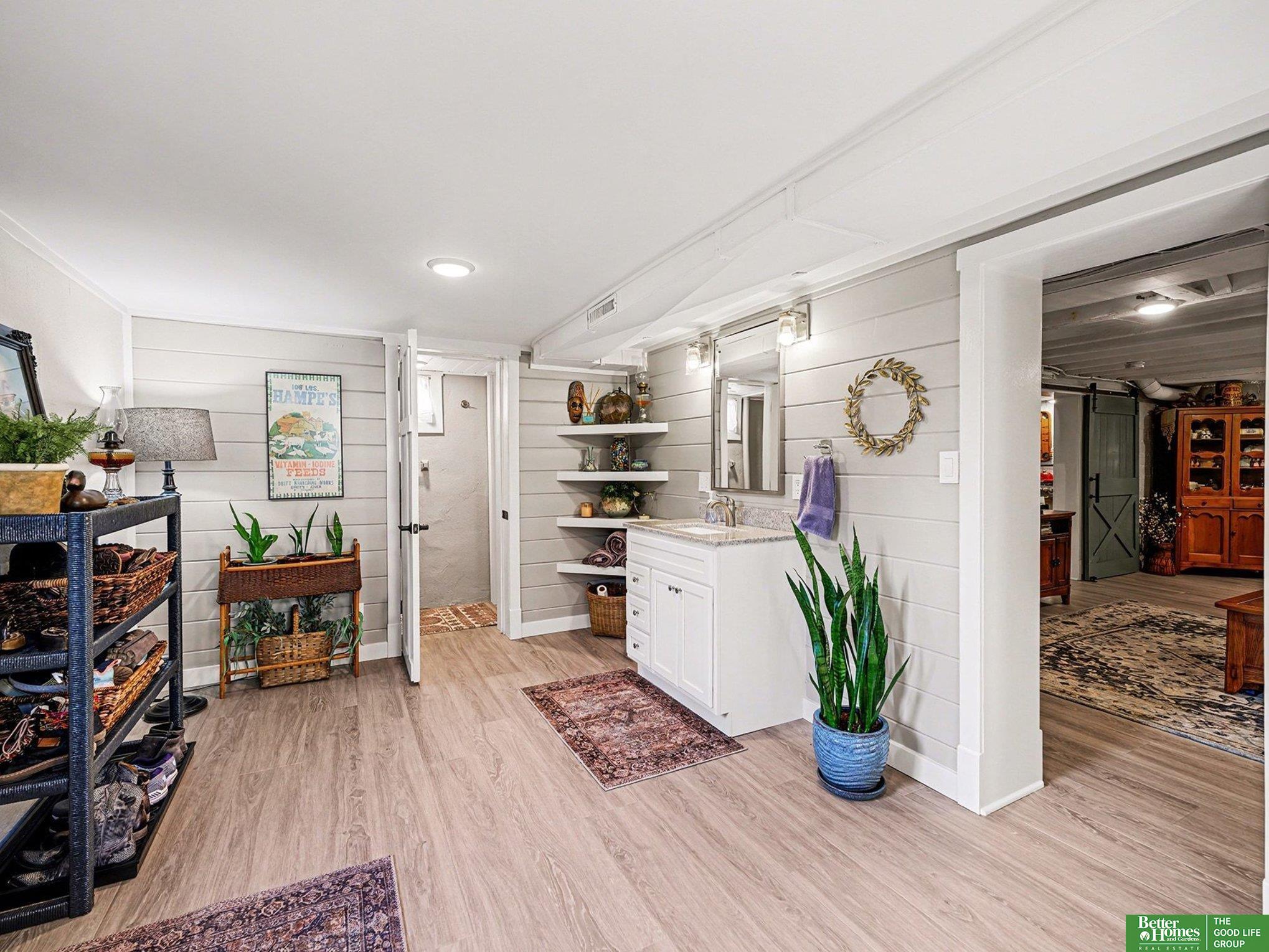 1020 E Valley Street