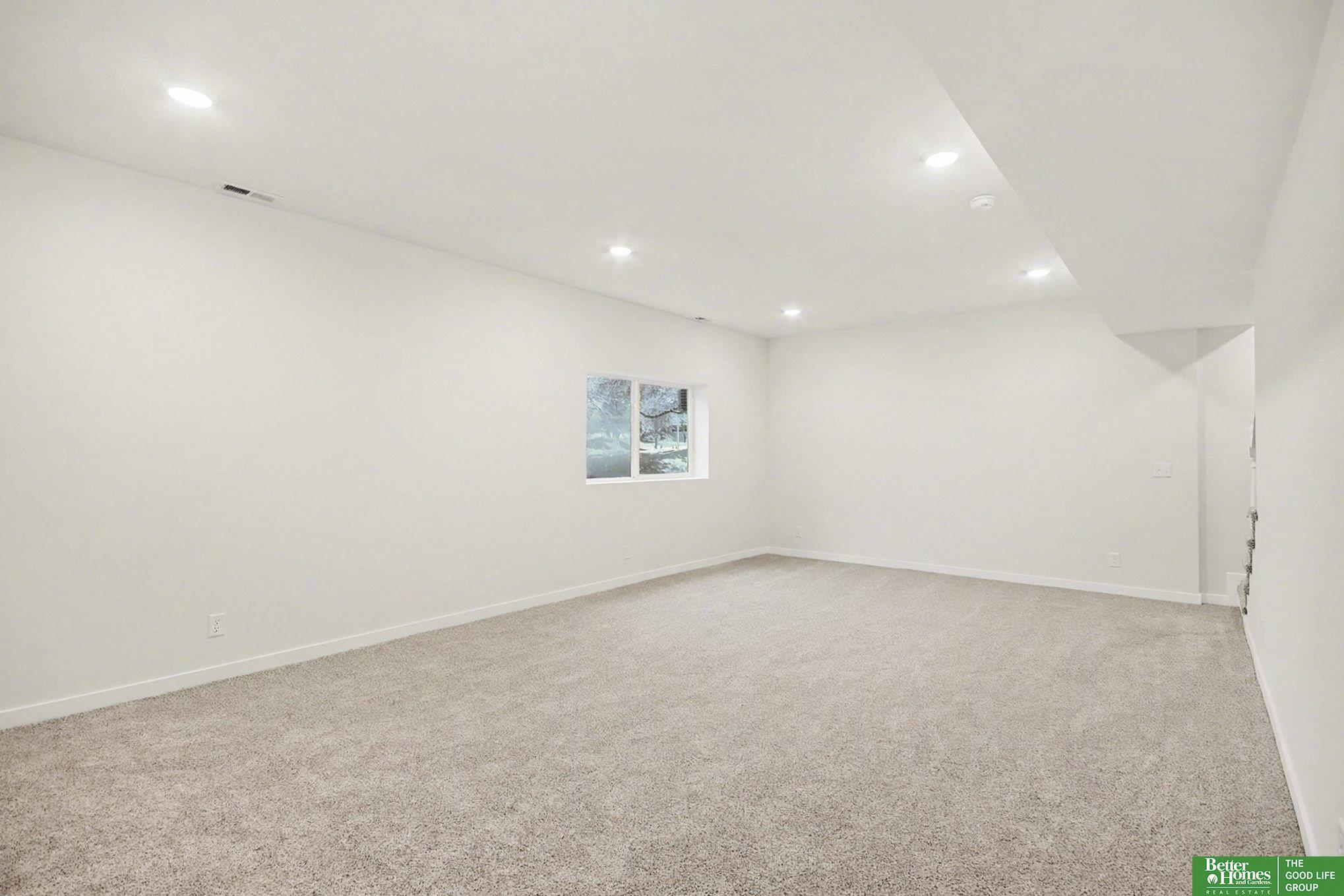 7122 N 79th Court