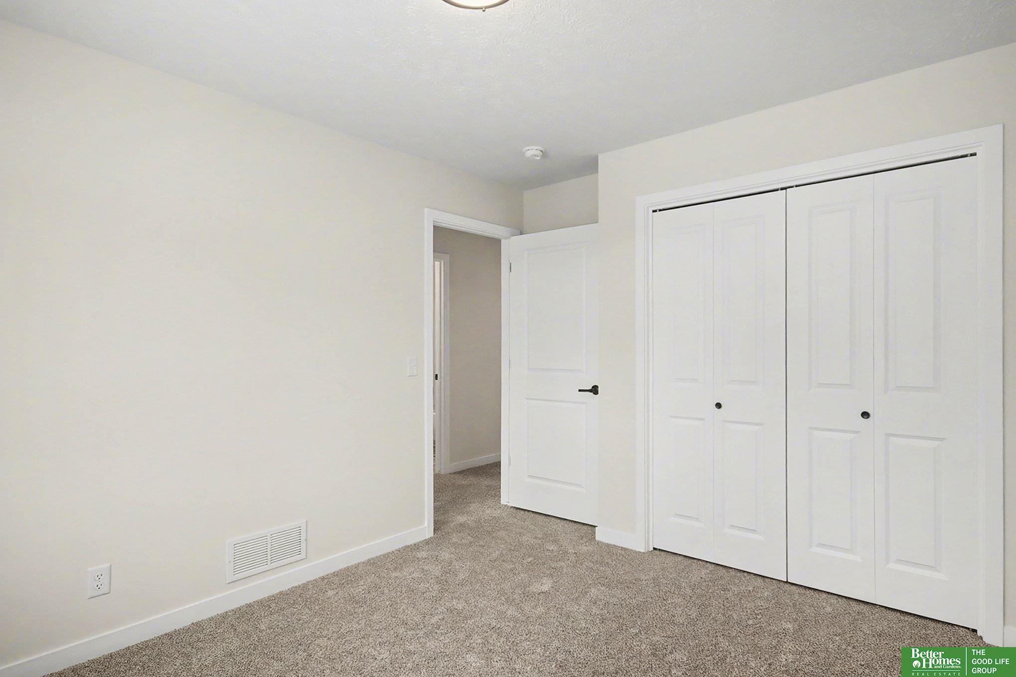 7122 N 79th Court
