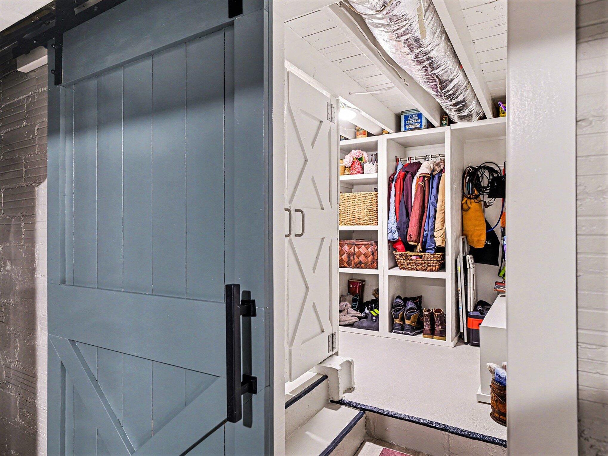 1020 E VALLEY ST Street