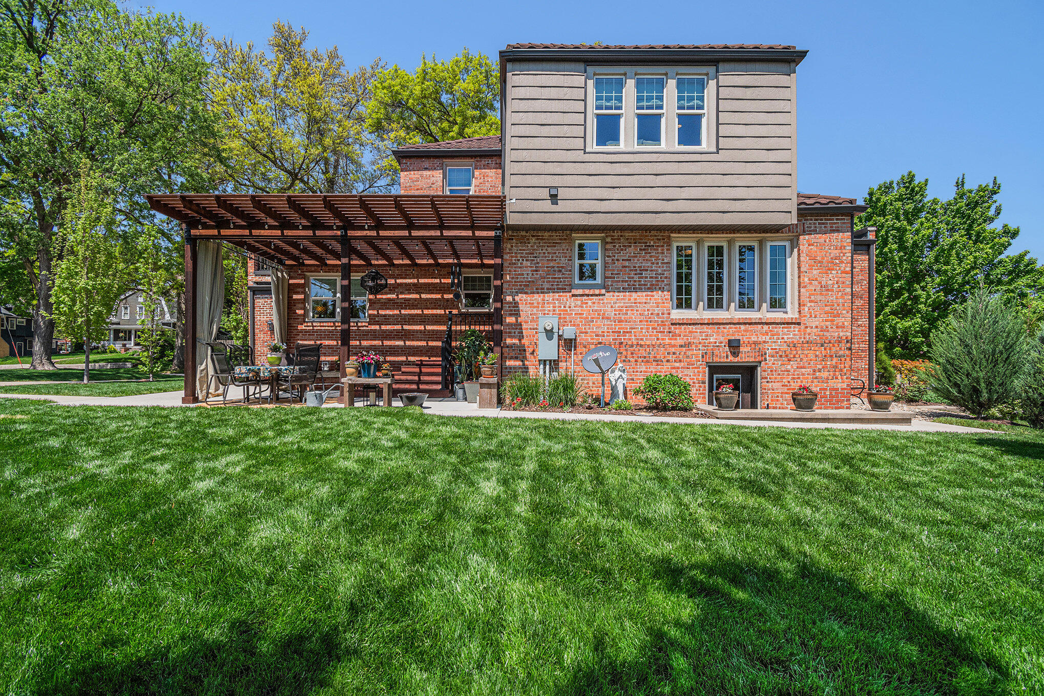 1020 E VALLEY ST Street