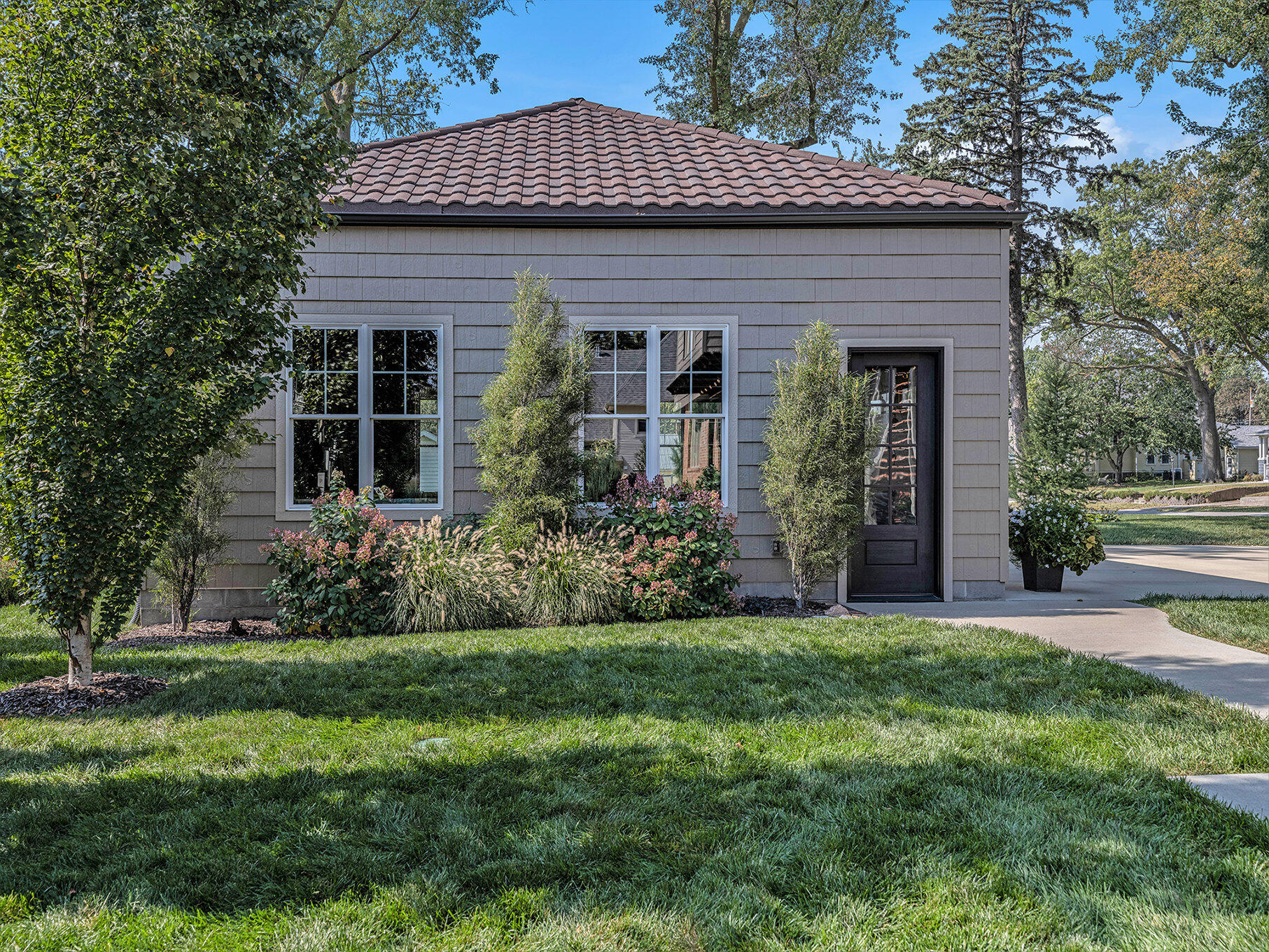 1020 E VALLEY ST Street