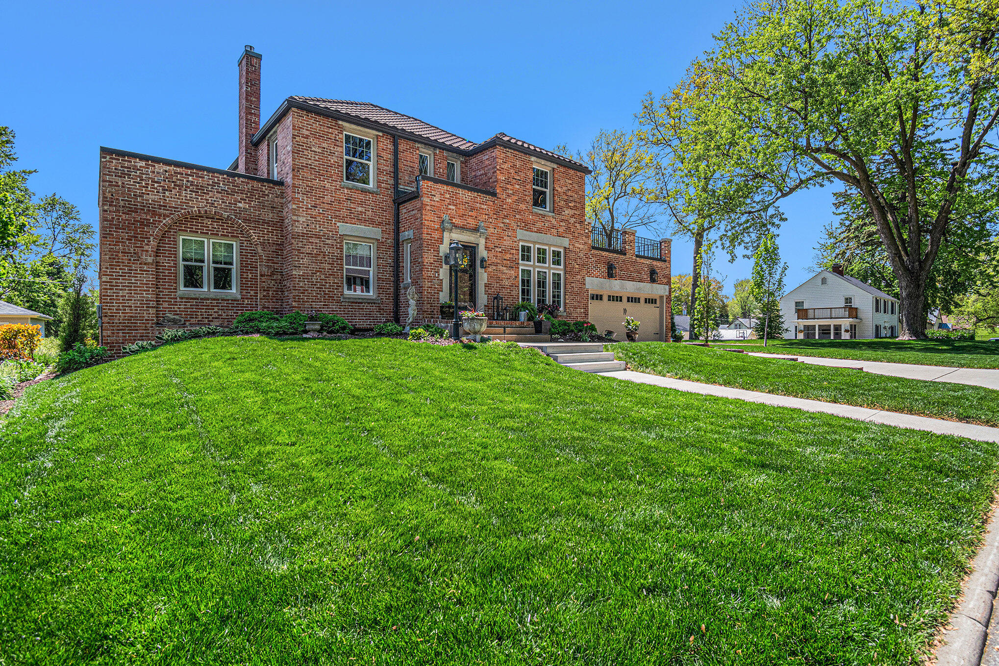 1020 E VALLEY ST Street