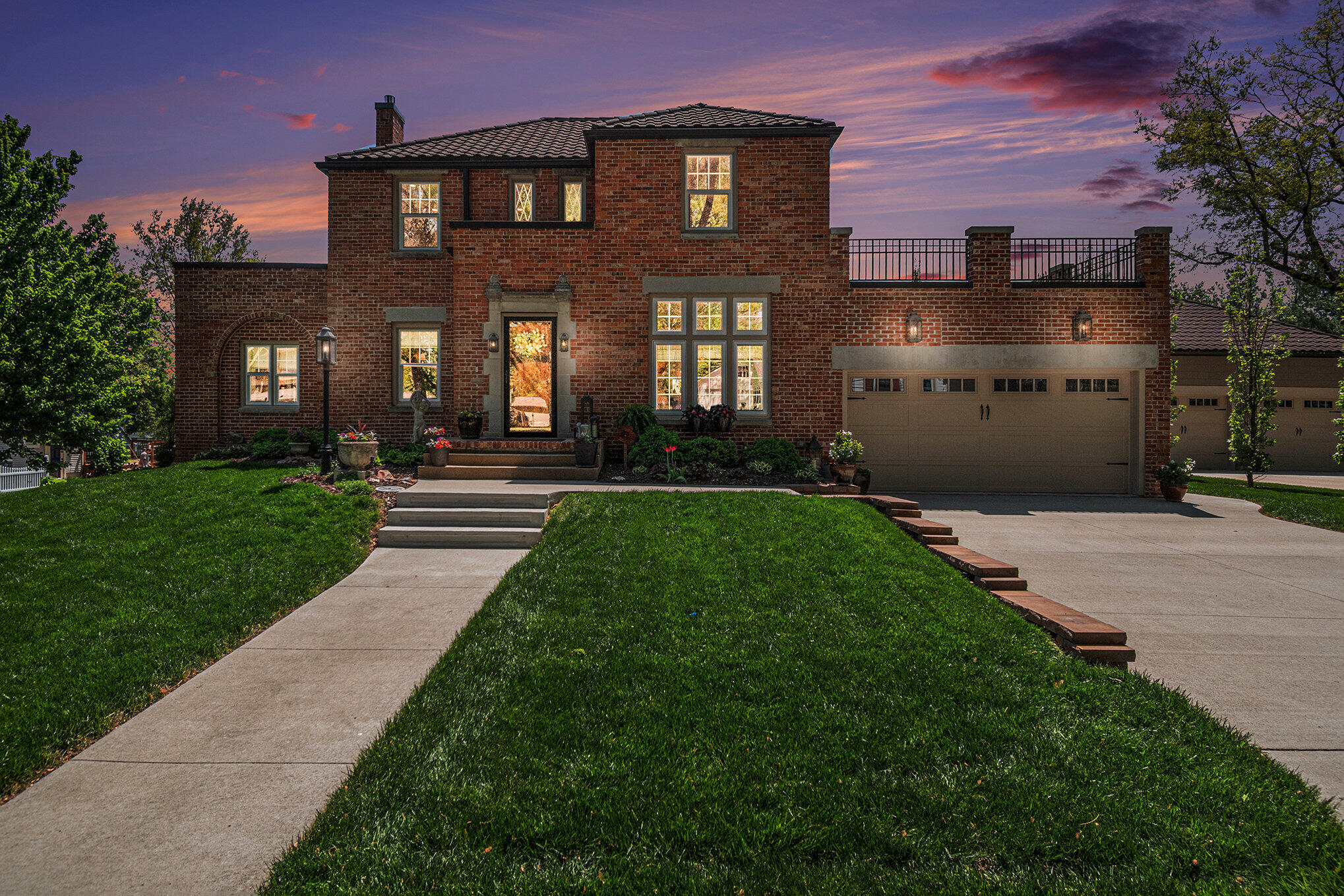 1020 E VALLEY ST Street