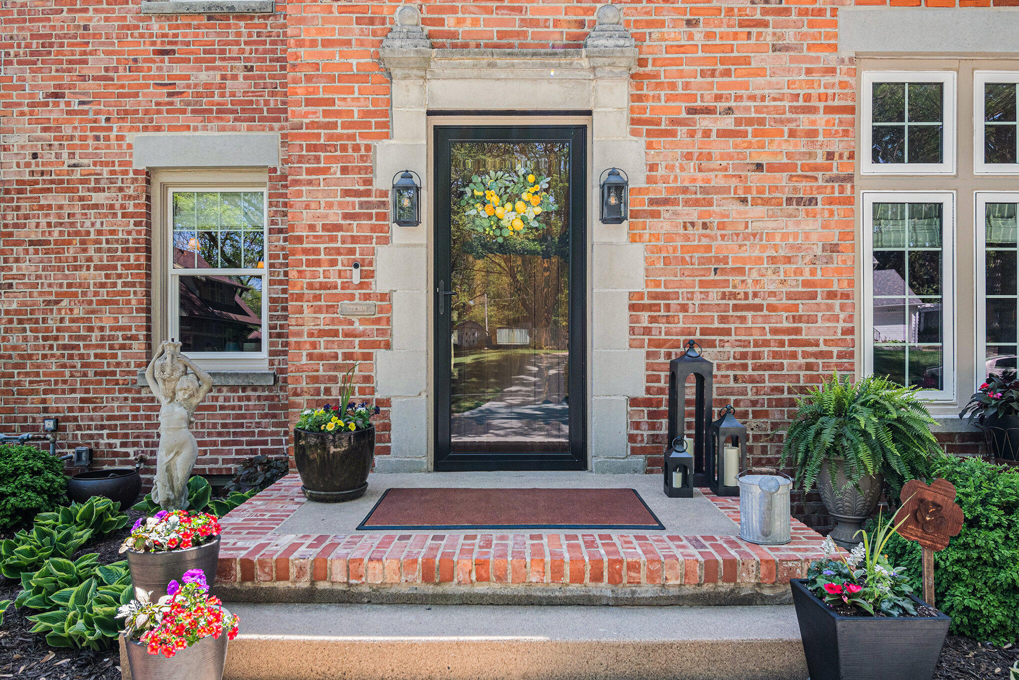 1020 E VALLEY ST Street