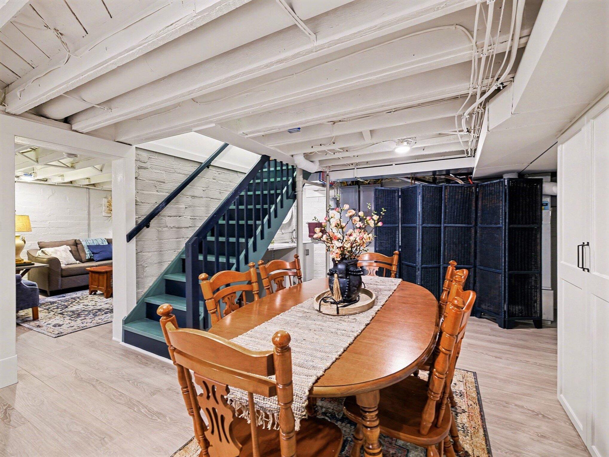 1020 E VALLEY ST Street