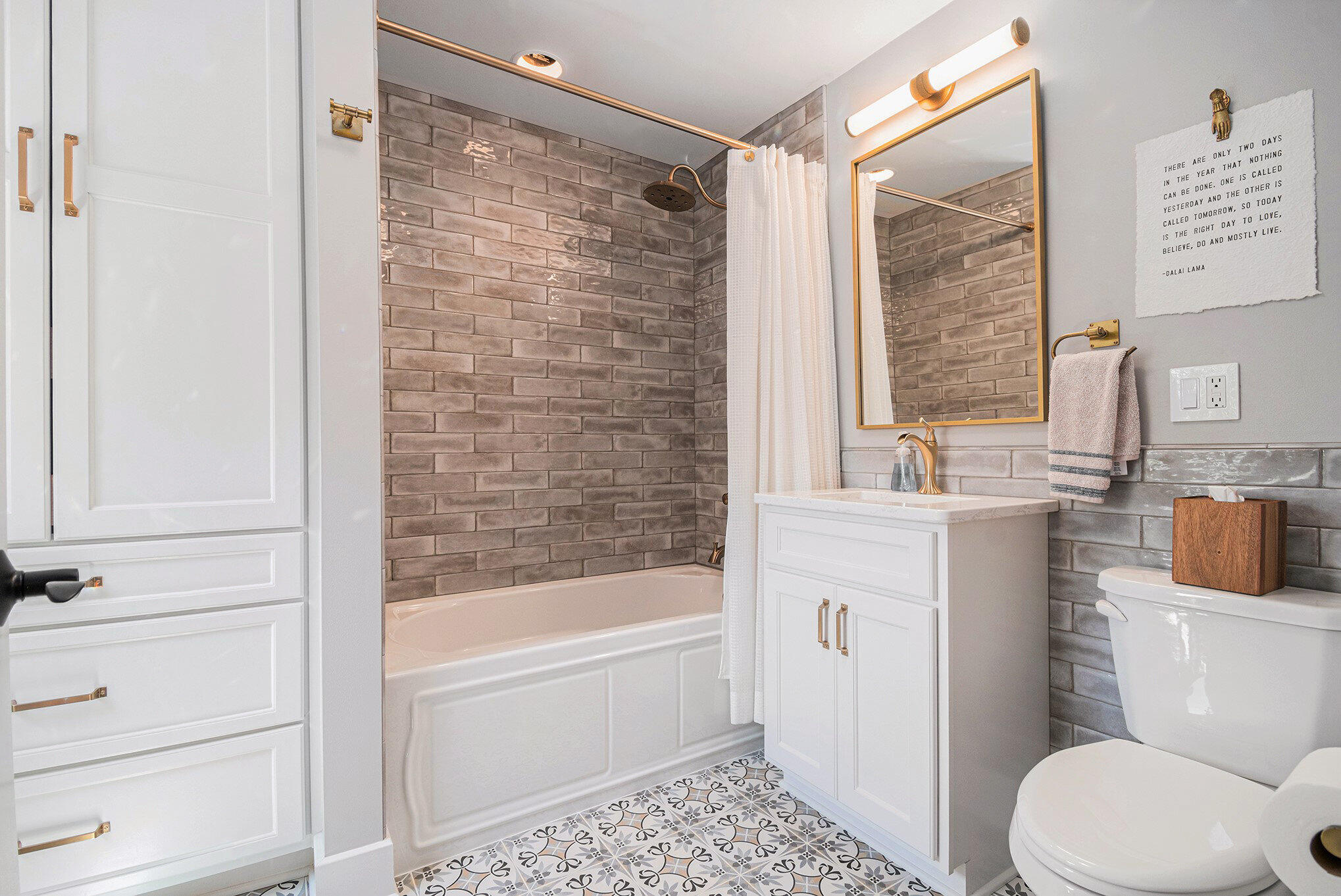 1020 E VALLEY ST Street