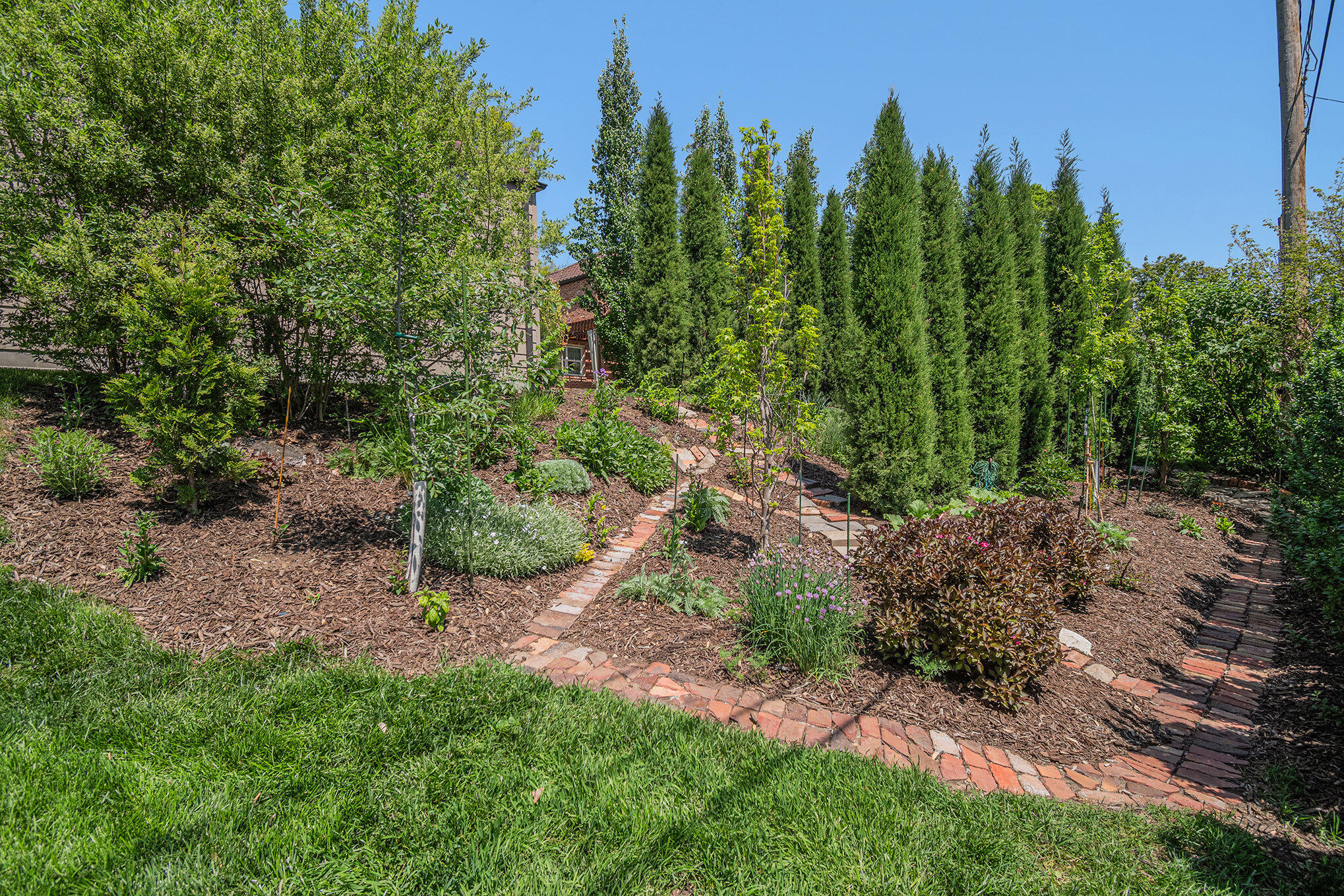 1020 E VALLEY ST Street