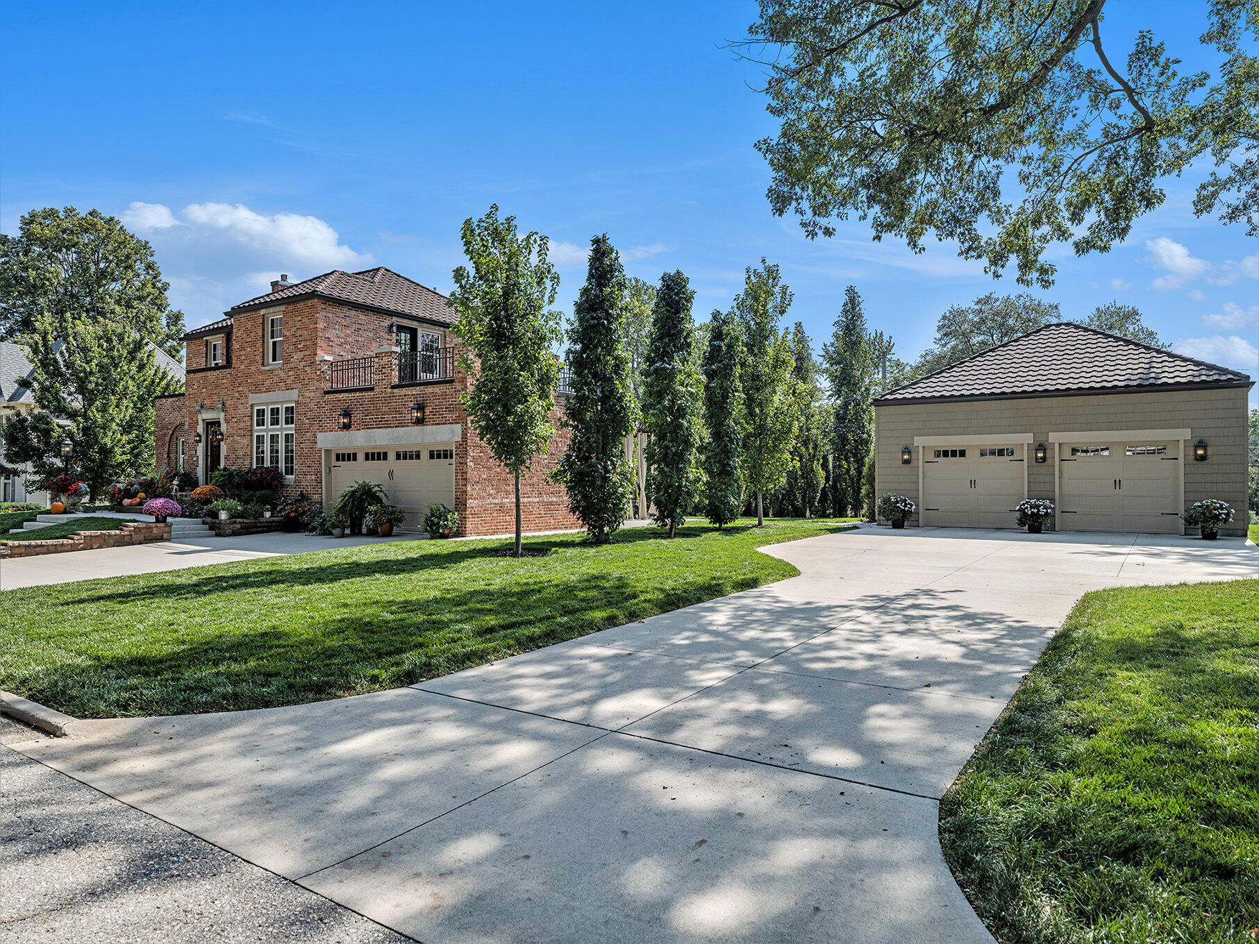 1020 E VALLEY ST Street