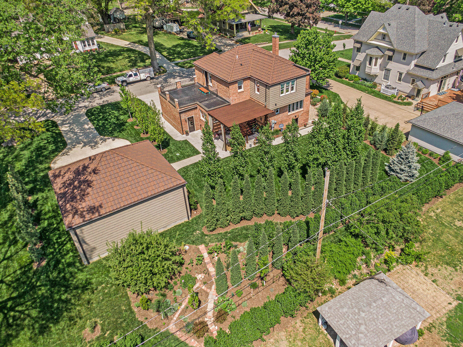 1020 E VALLEY ST Street