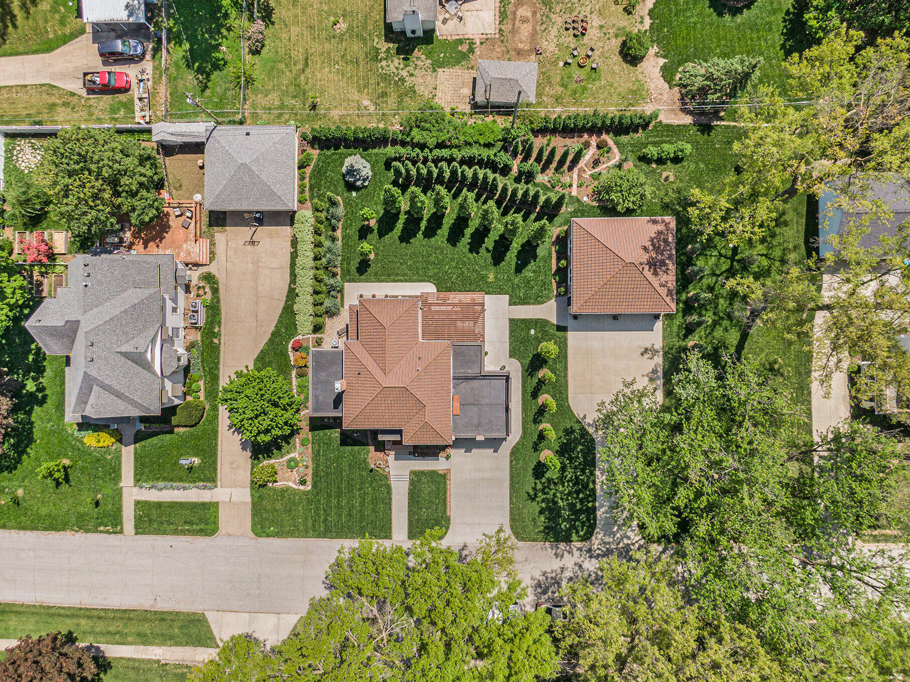 1020 E VALLEY ST Street