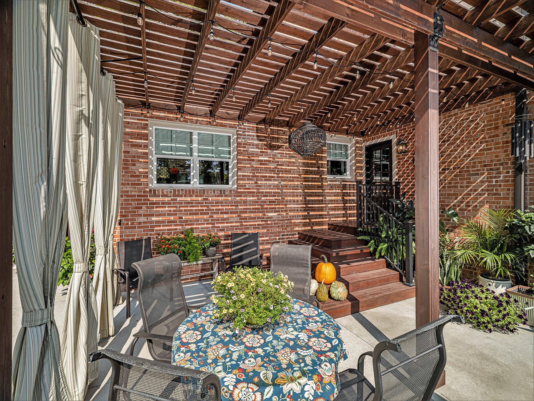 1020 E VALLEY ST Street