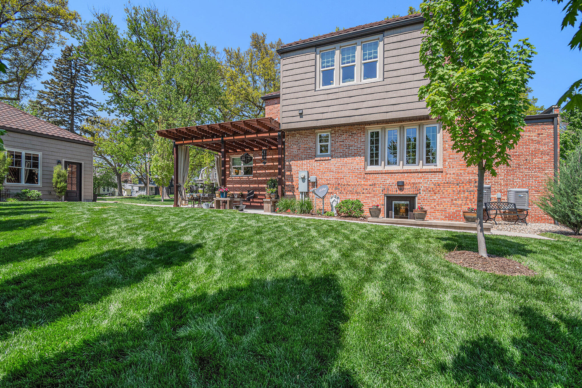 1020 E VALLEY ST Street