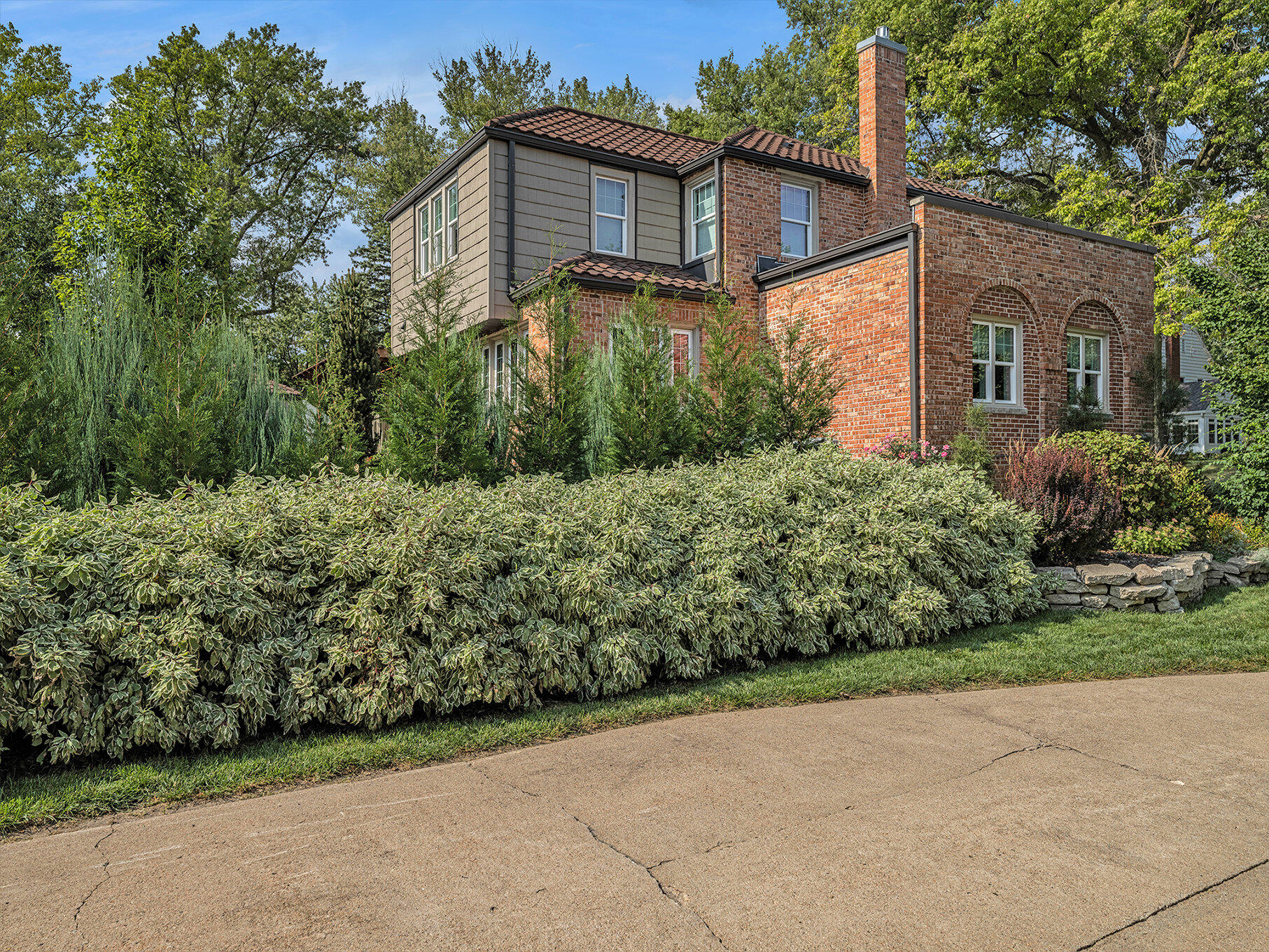 1020 E VALLEY ST Street