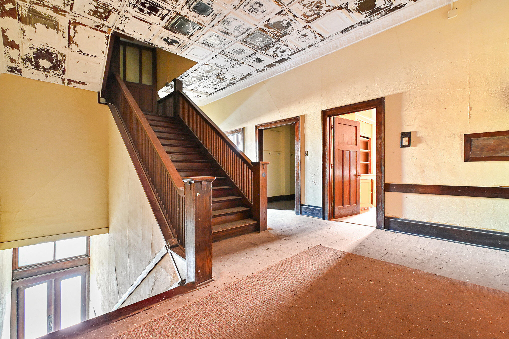 422 E COOLBAUGH Street