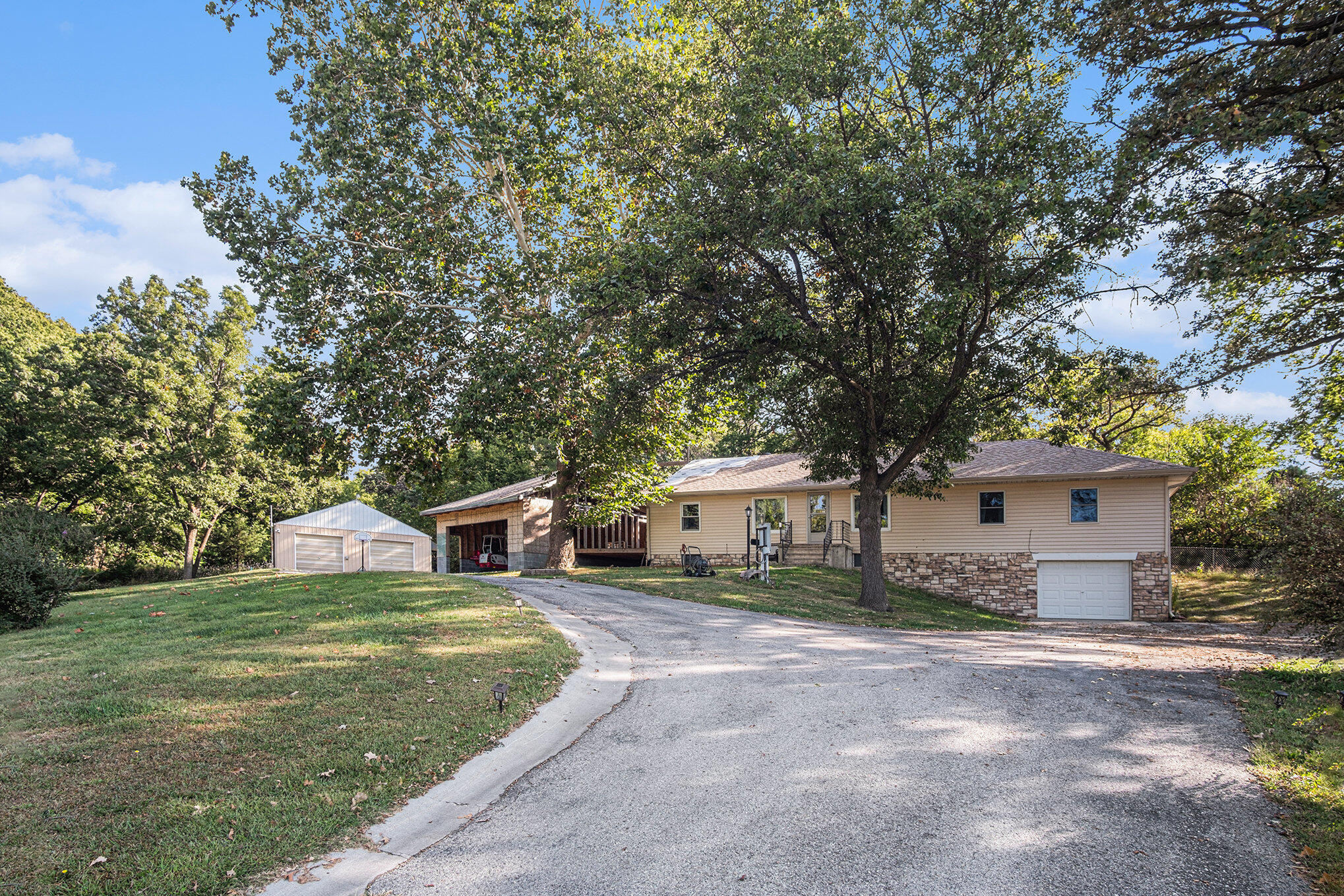 1547 YORK Road