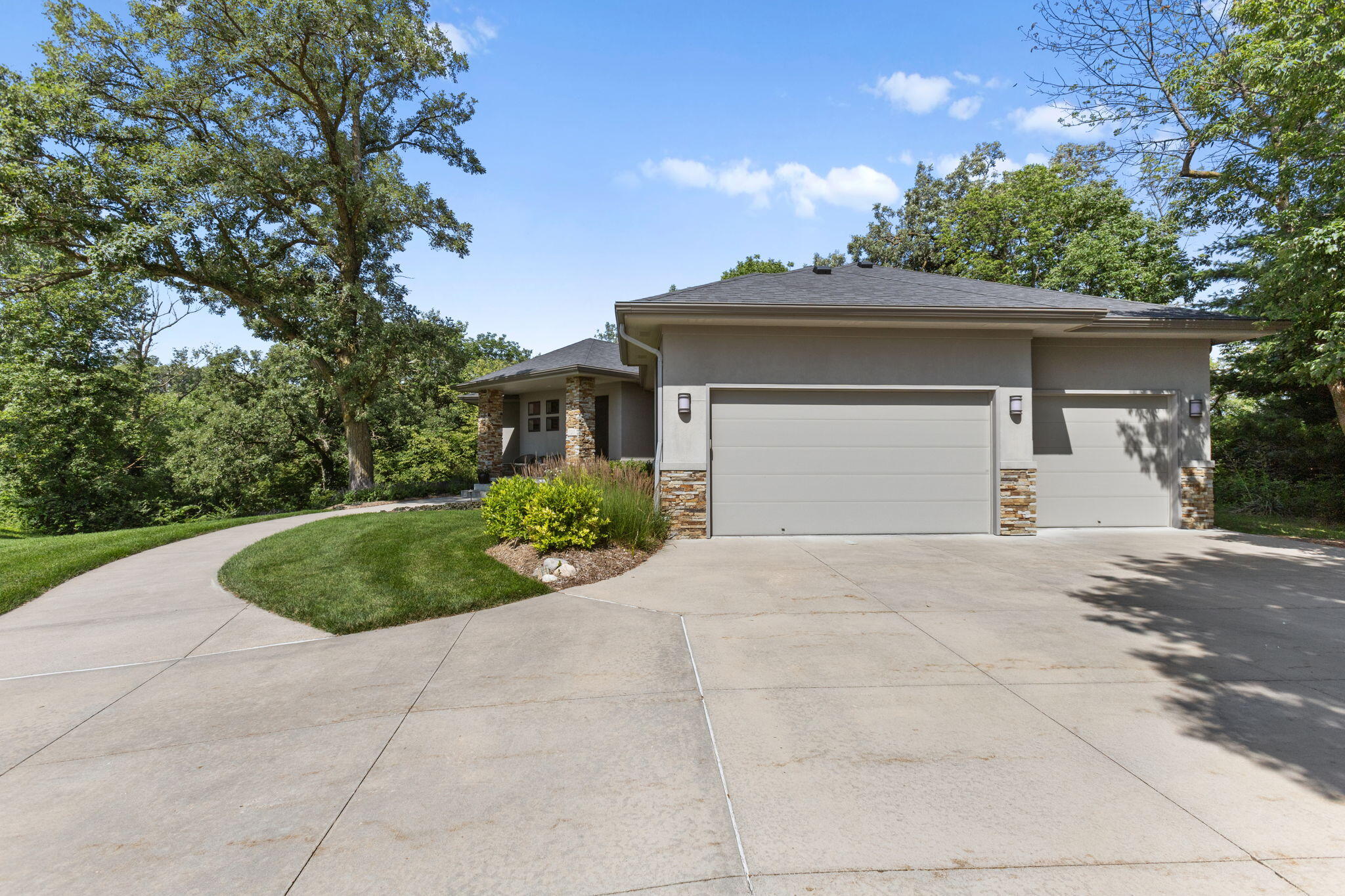 10238 N 29TH Court