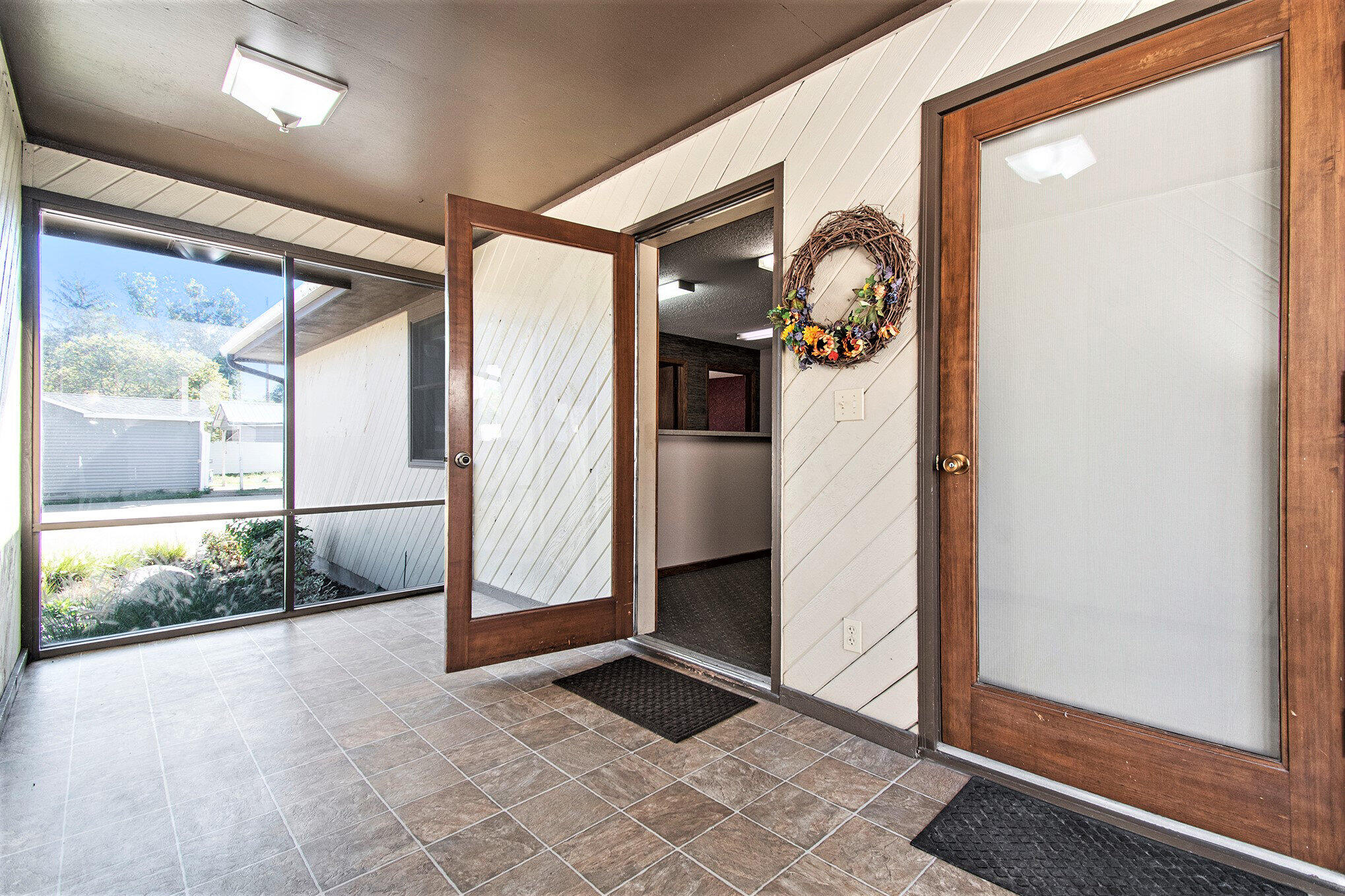 1010 N BROADWAY Street