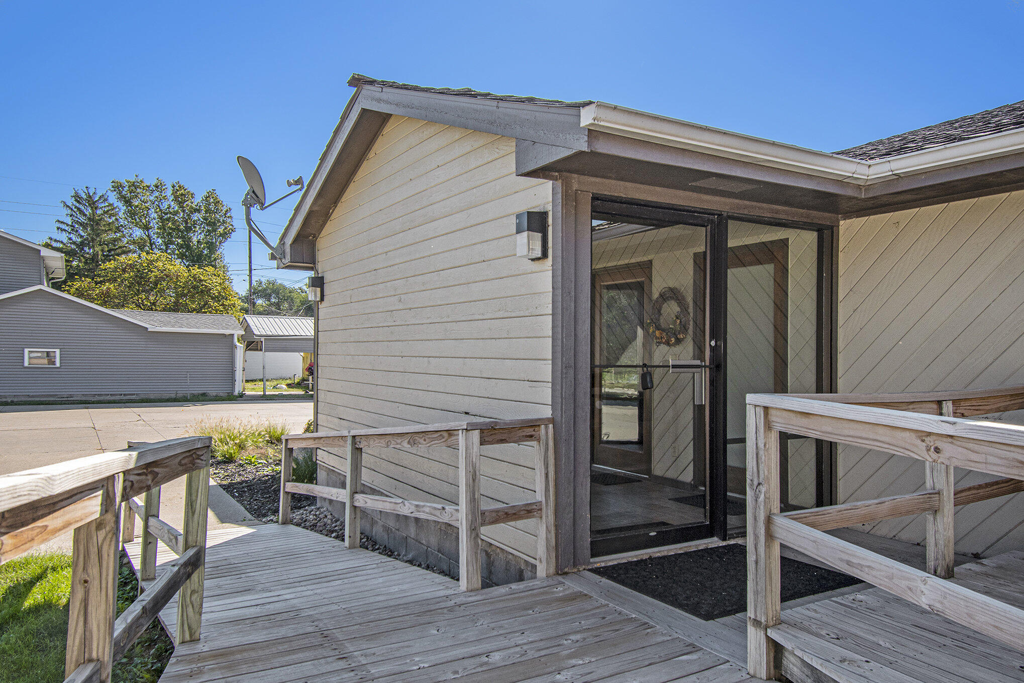 1010 N BROADWAY Street