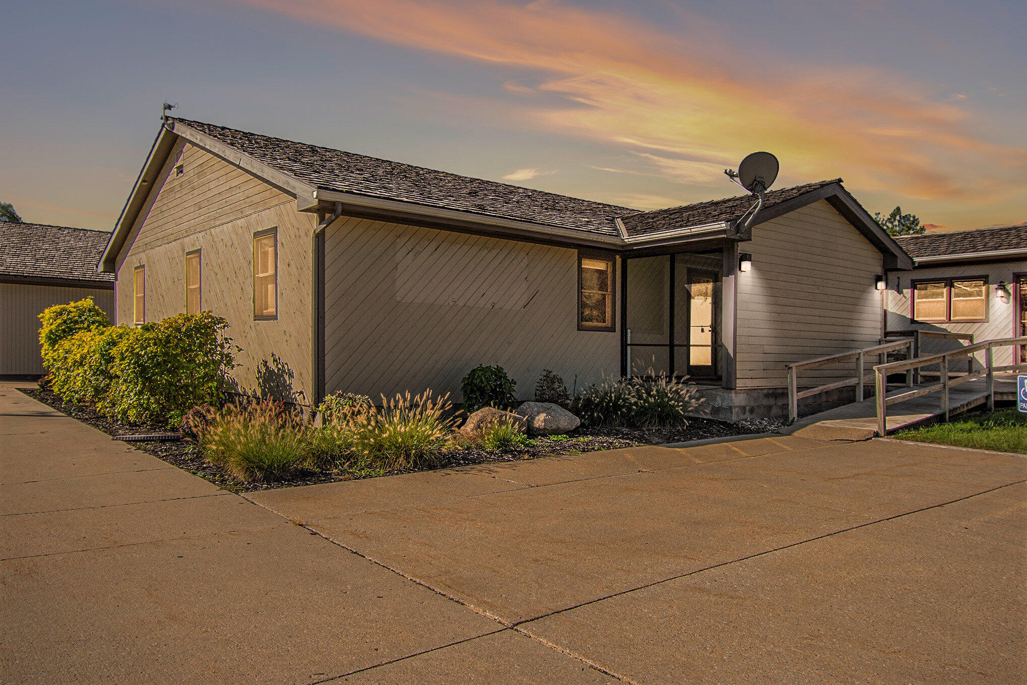 1010 N BROADWAY Street