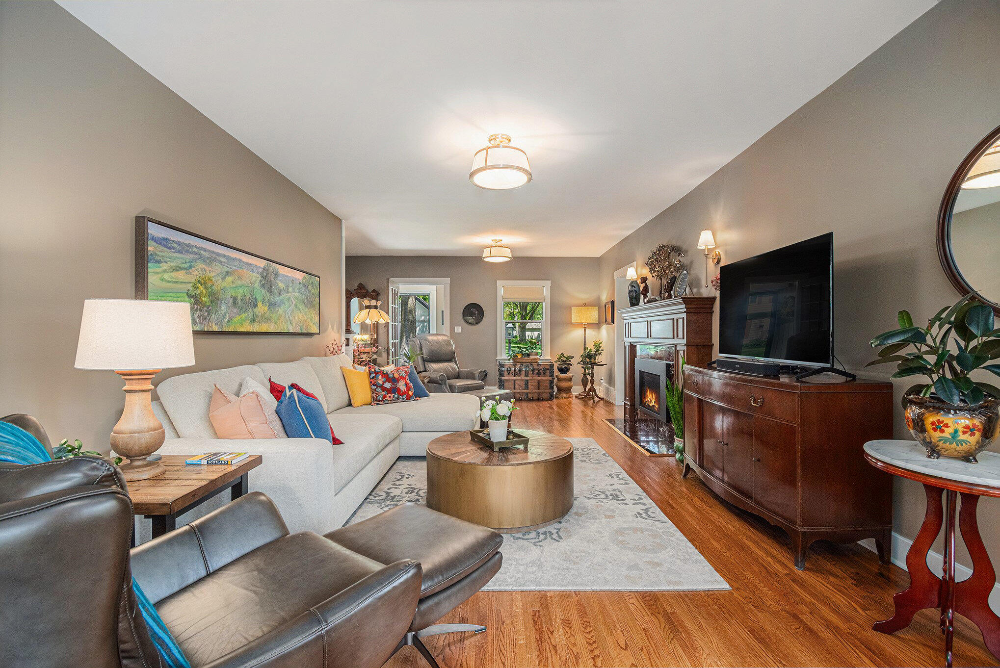 1020 E VALLEY Street