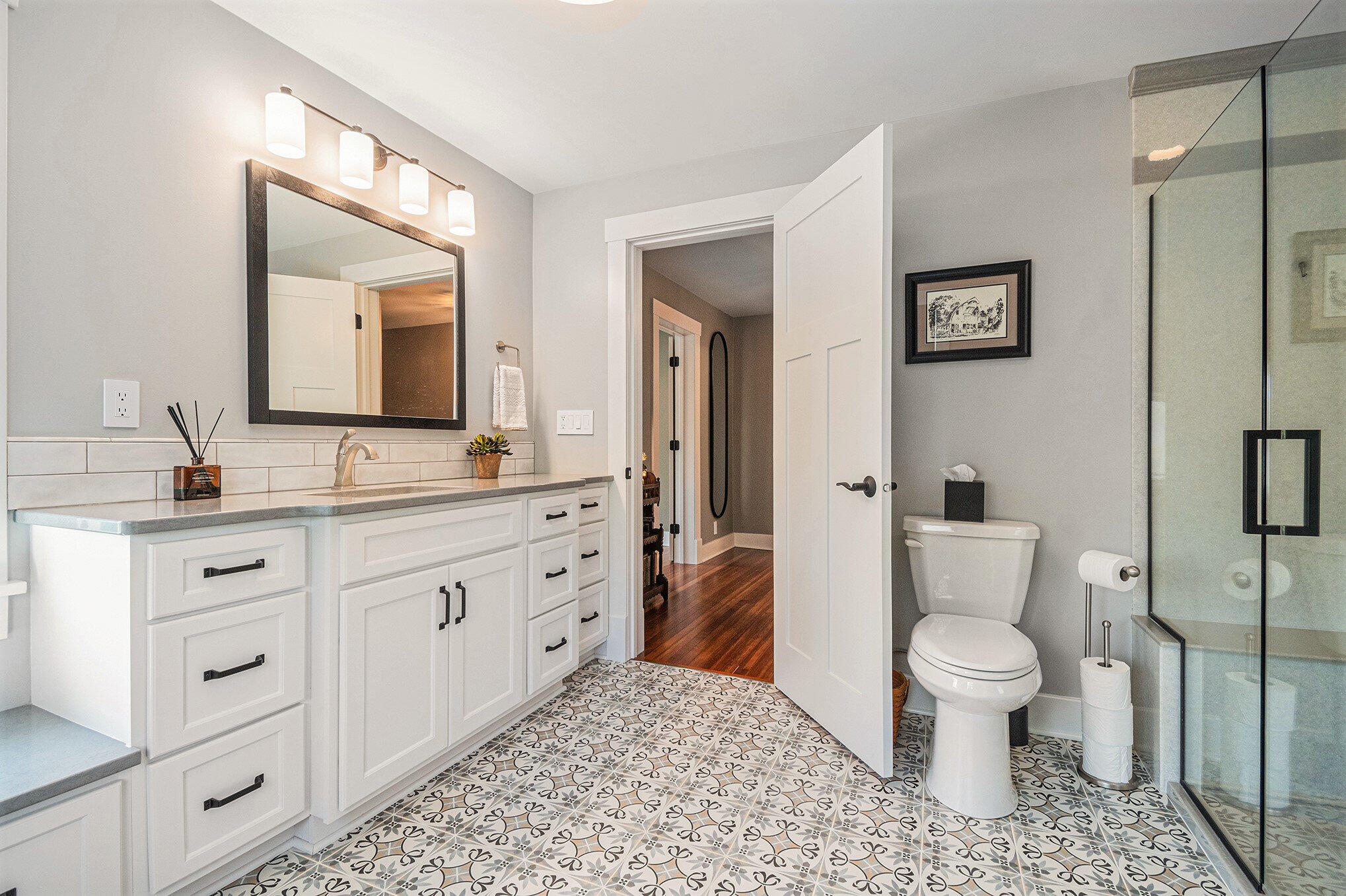 1020 E VALLEY Street