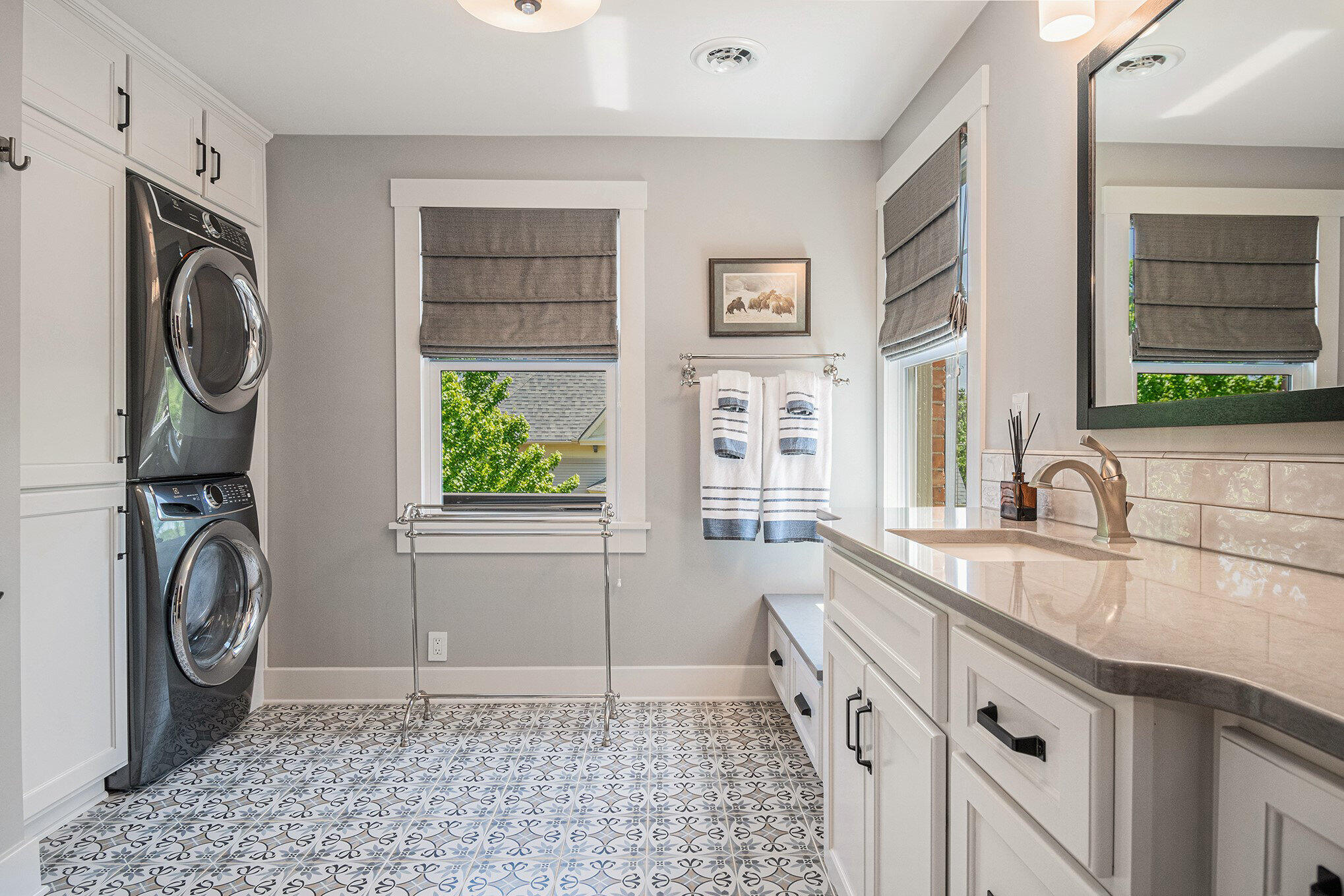 1020 E VALLEY Street