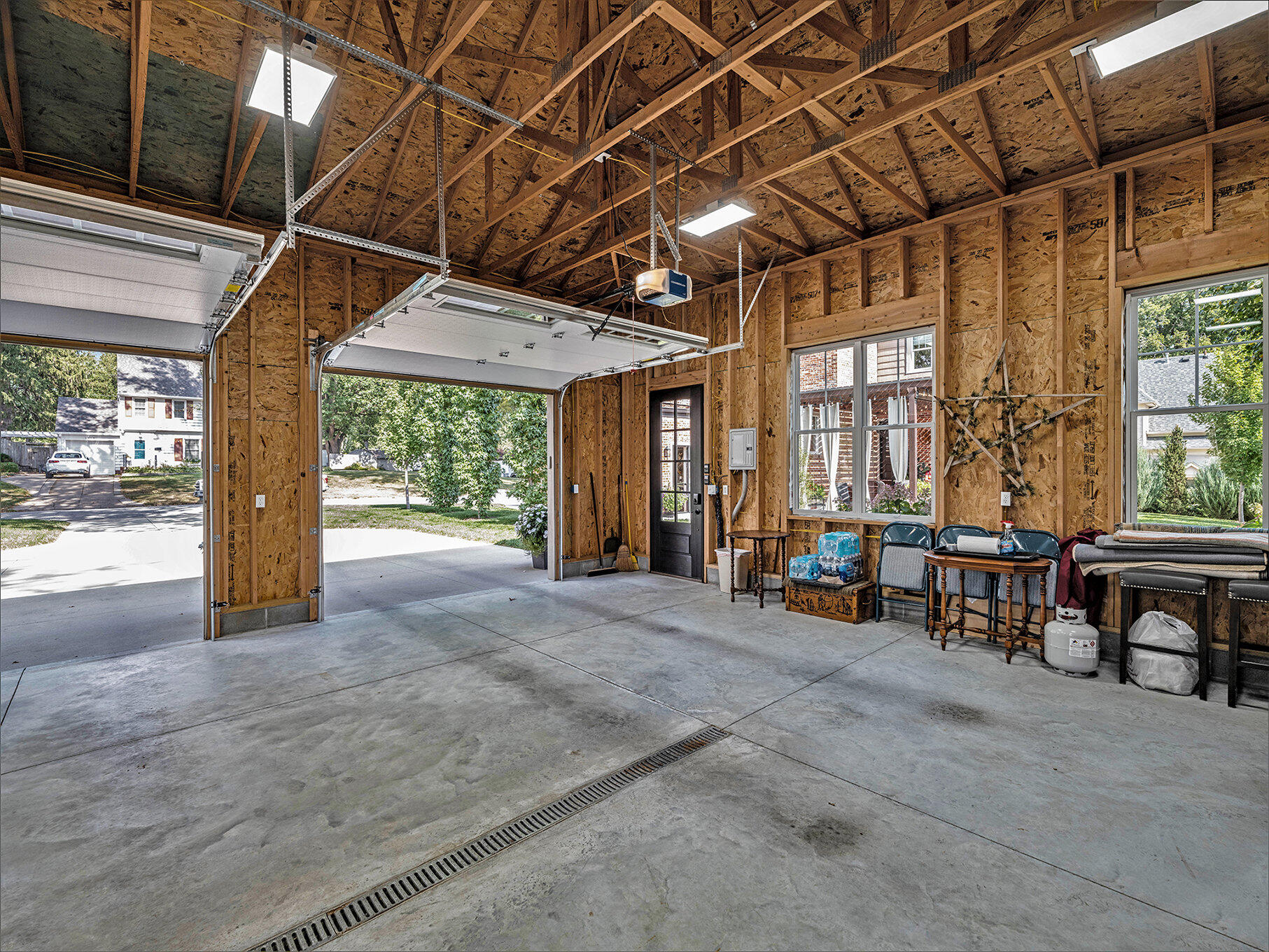 1020 E VALLEY Street