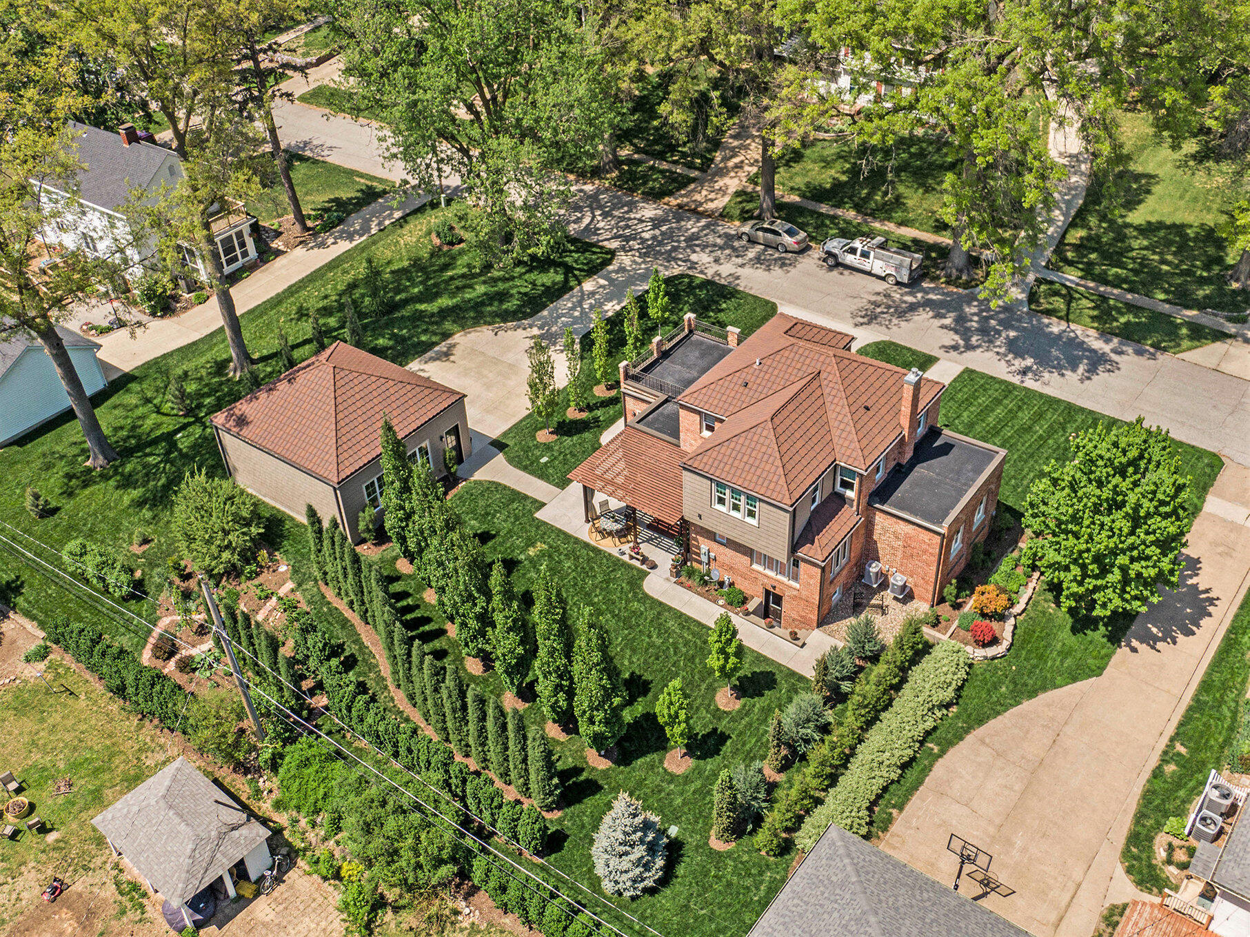 1020 E VALLEY Street