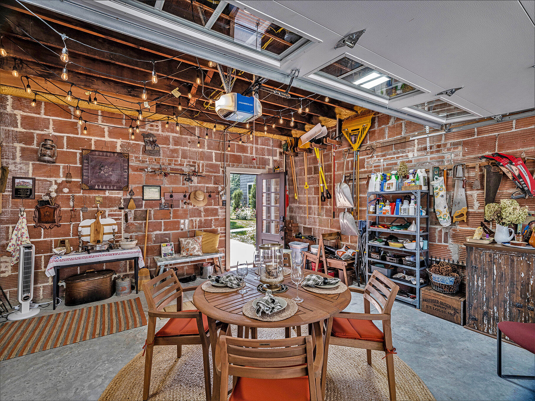 1020 E VALLEY Street