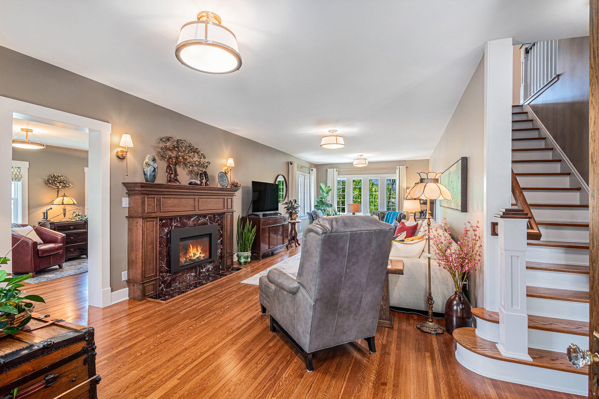 1020 E VALLEY Street