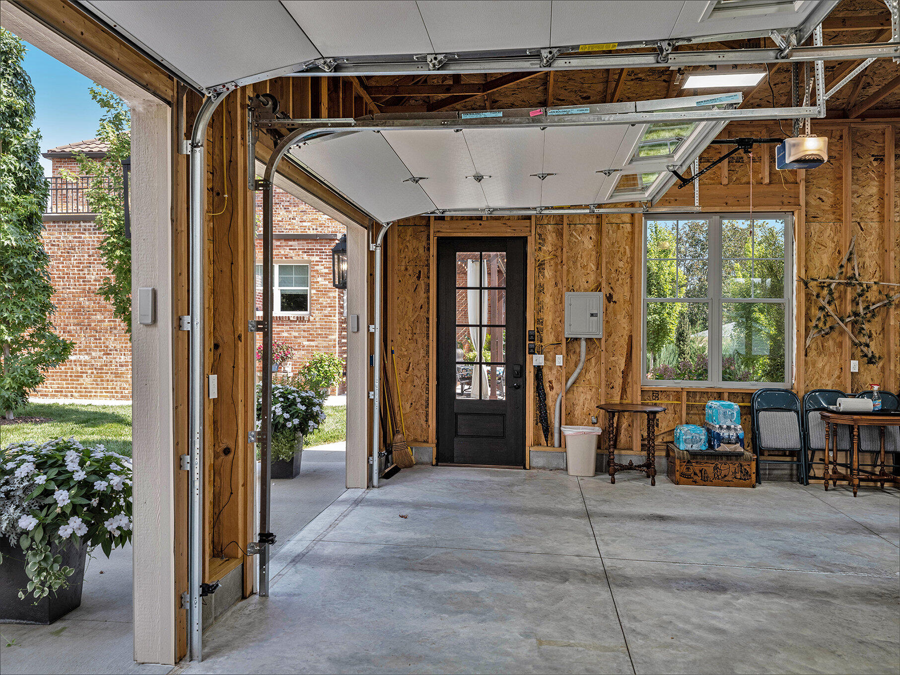 1020 E VALLEY Street