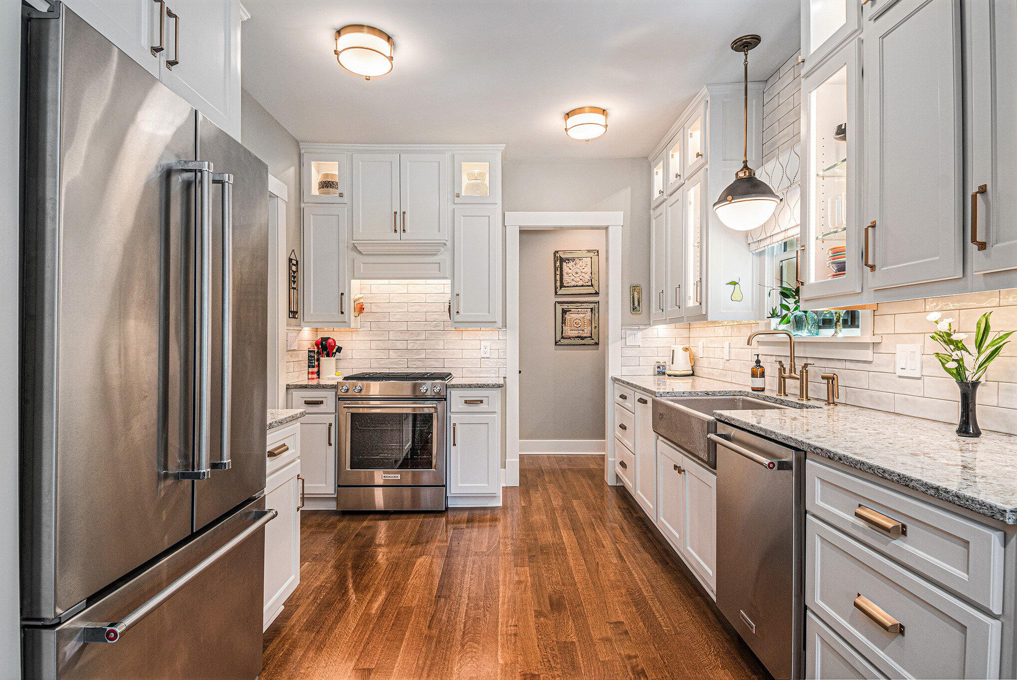 1020 E VALLEY Street