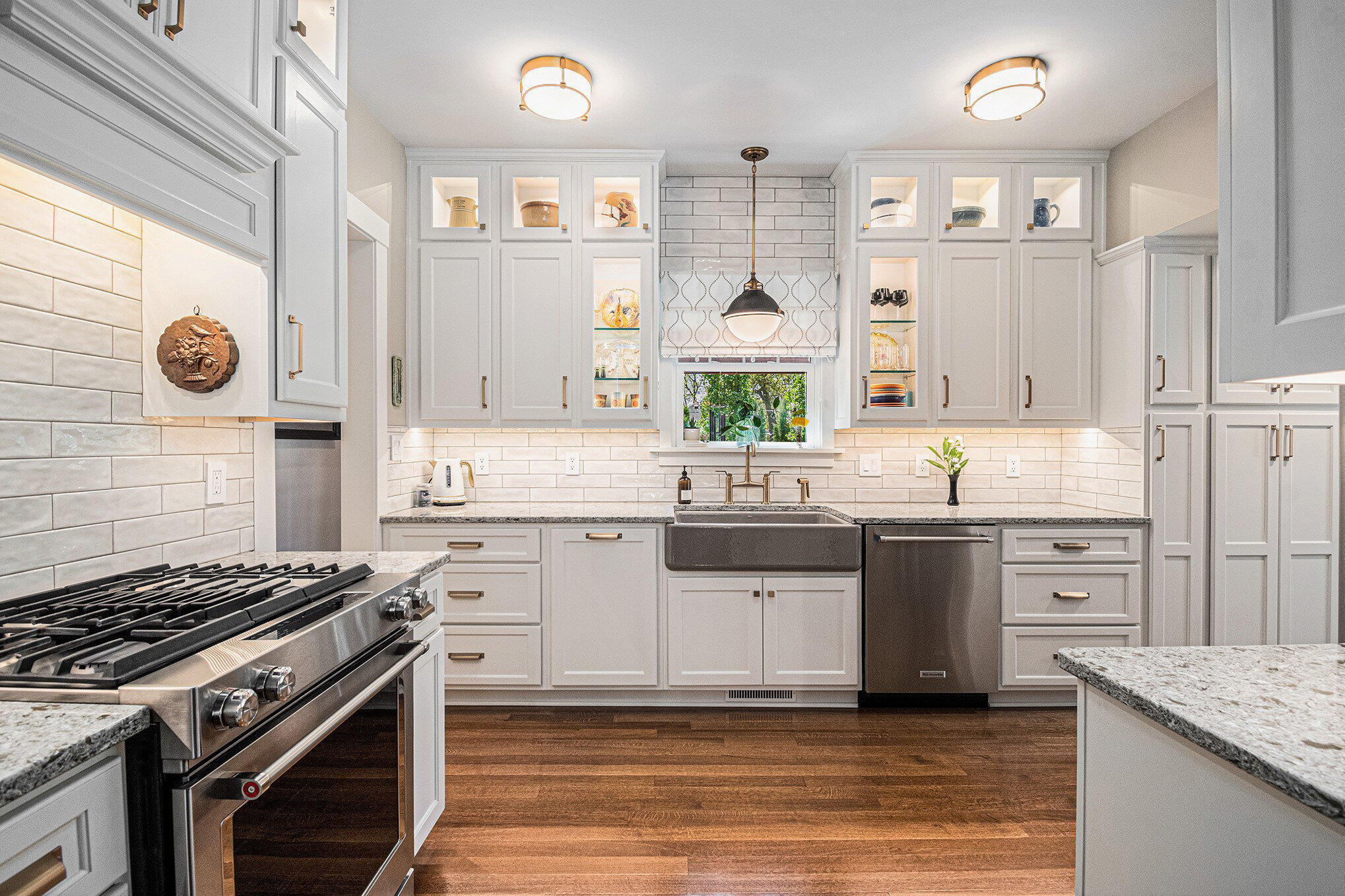 1020 E VALLEY Street