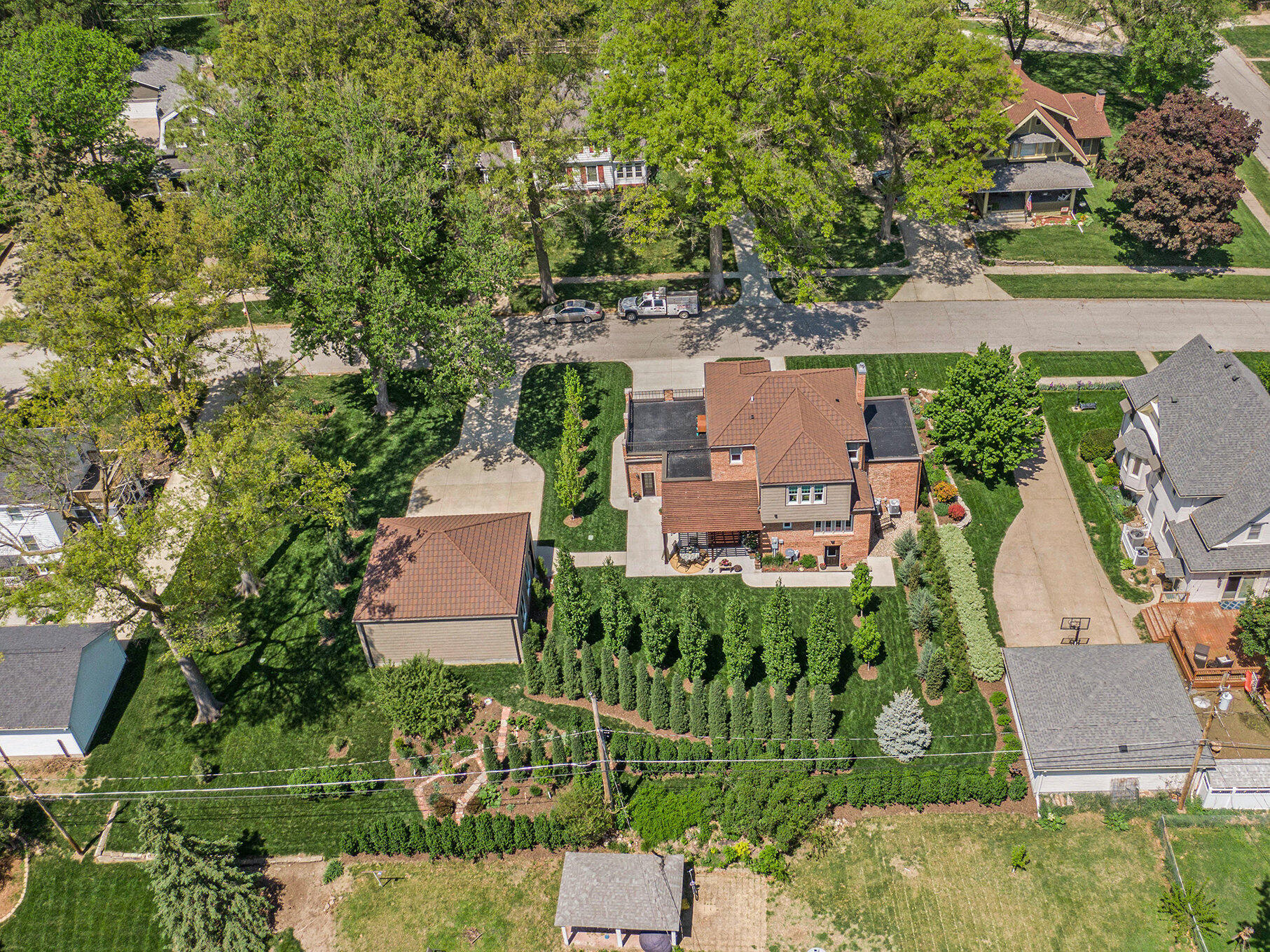 1020 E VALLEY Street