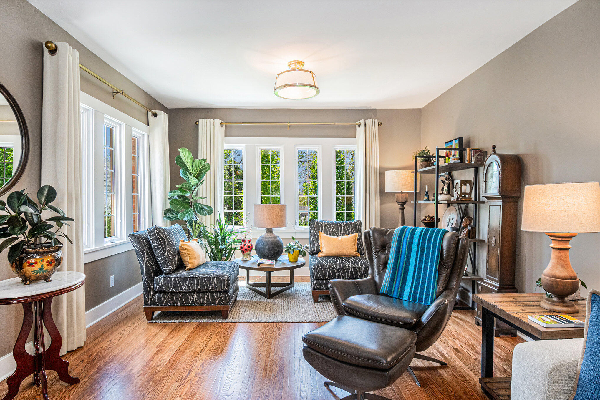 1020 E VALLEY Street