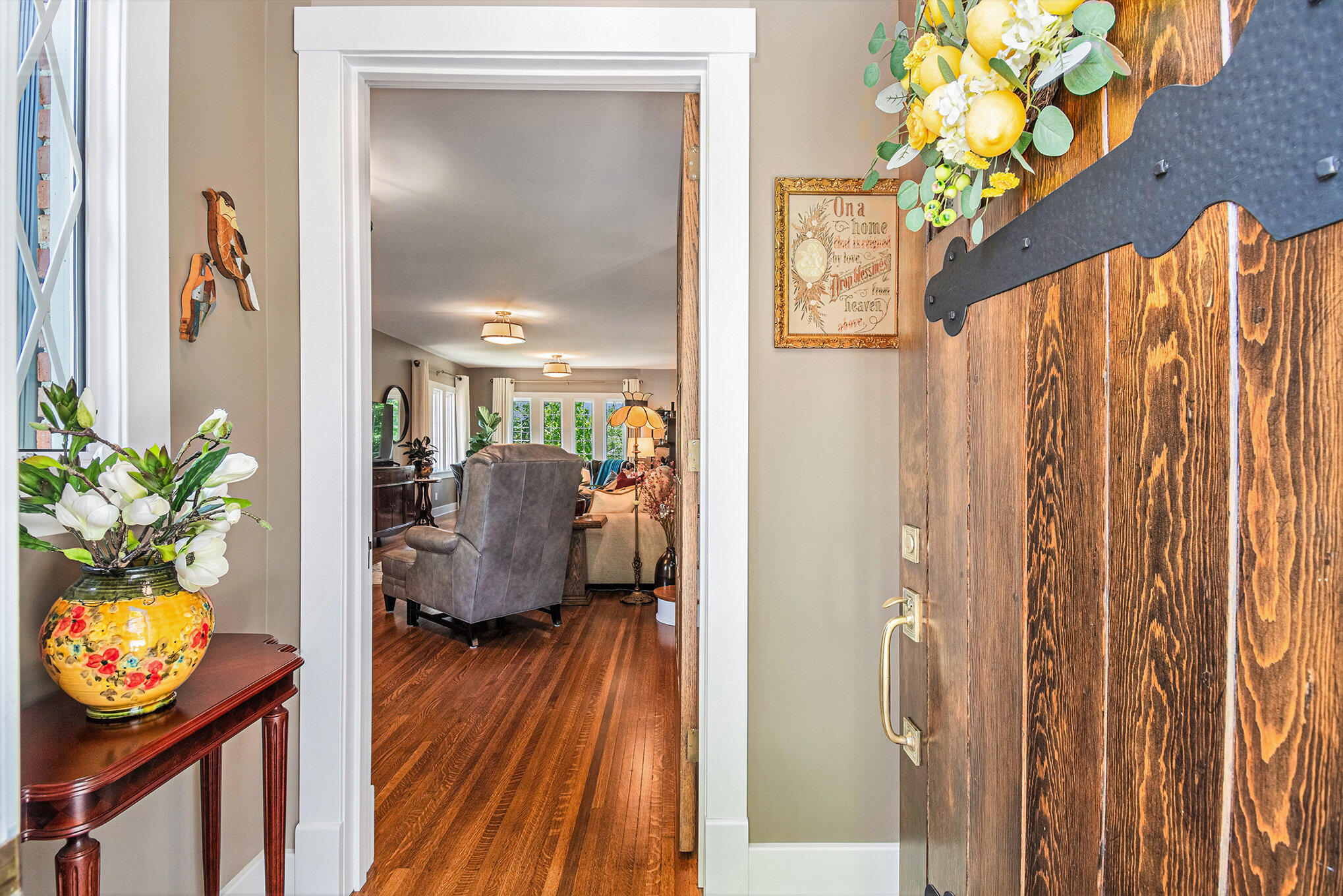 1020 E VALLEY Street