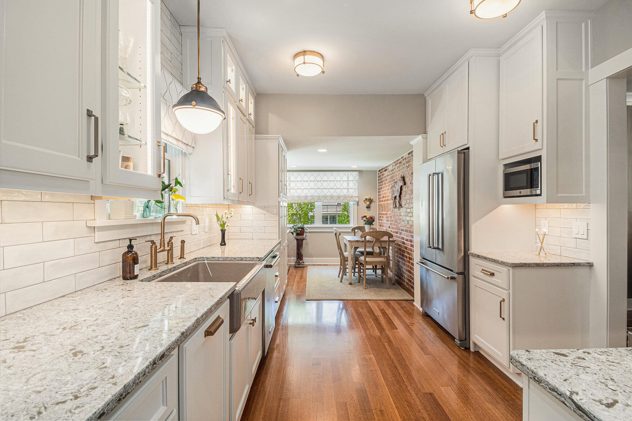 1020 E VALLEY Street