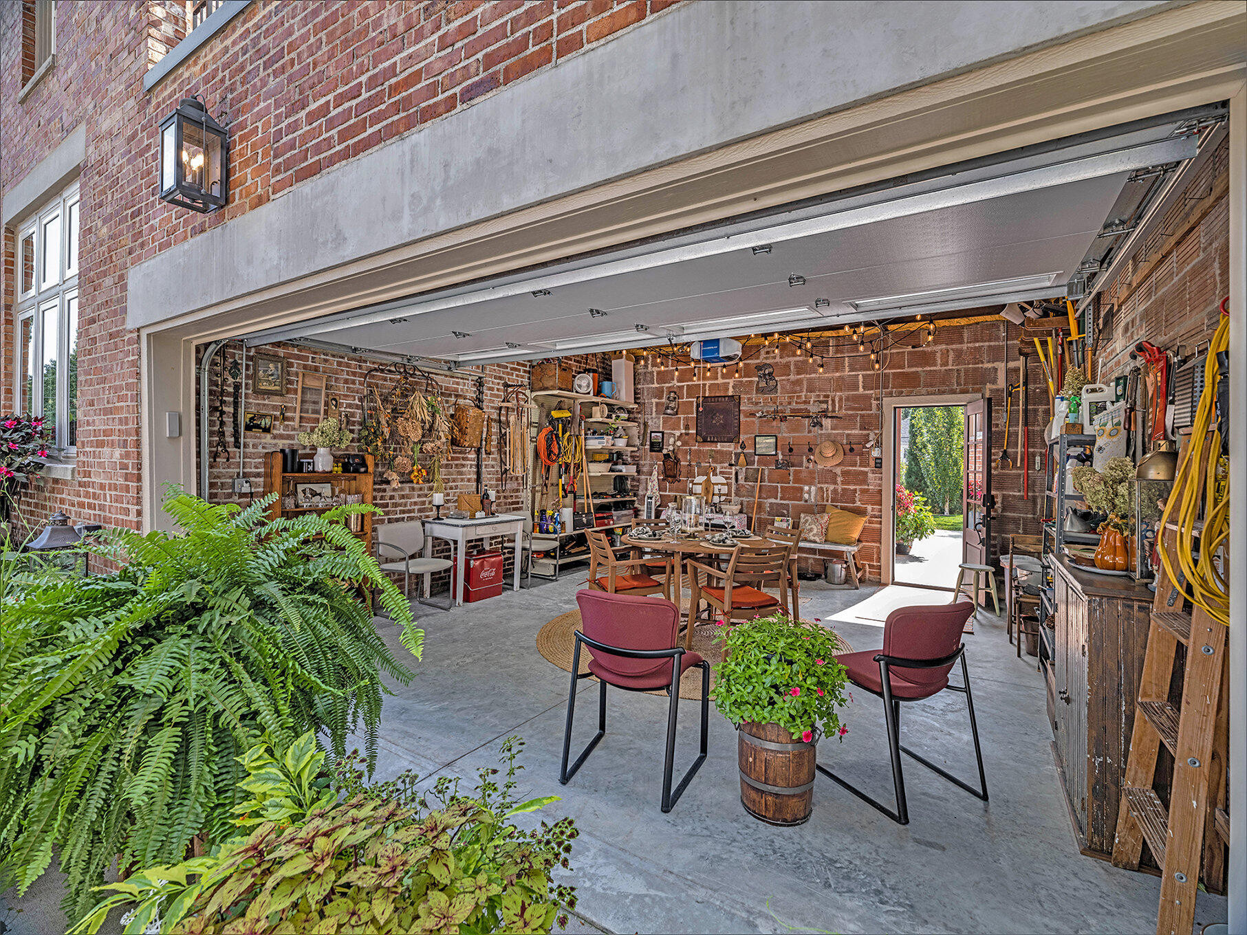 1020 E VALLEY Street