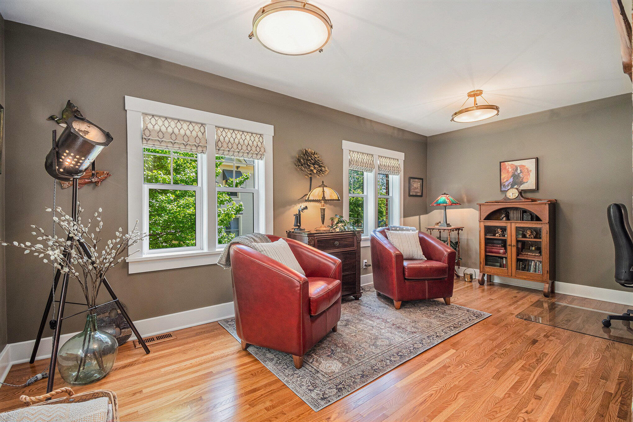 1020 E VALLEY Street