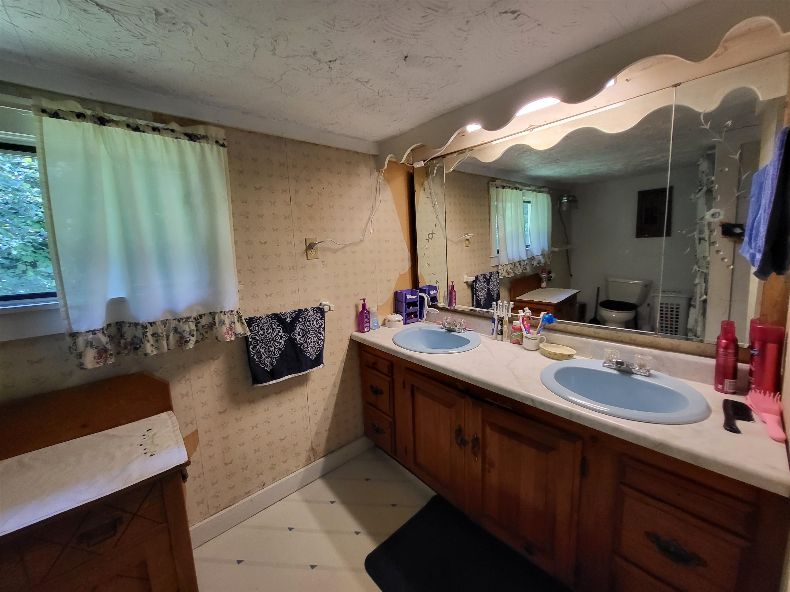 598 Old Bristol Road